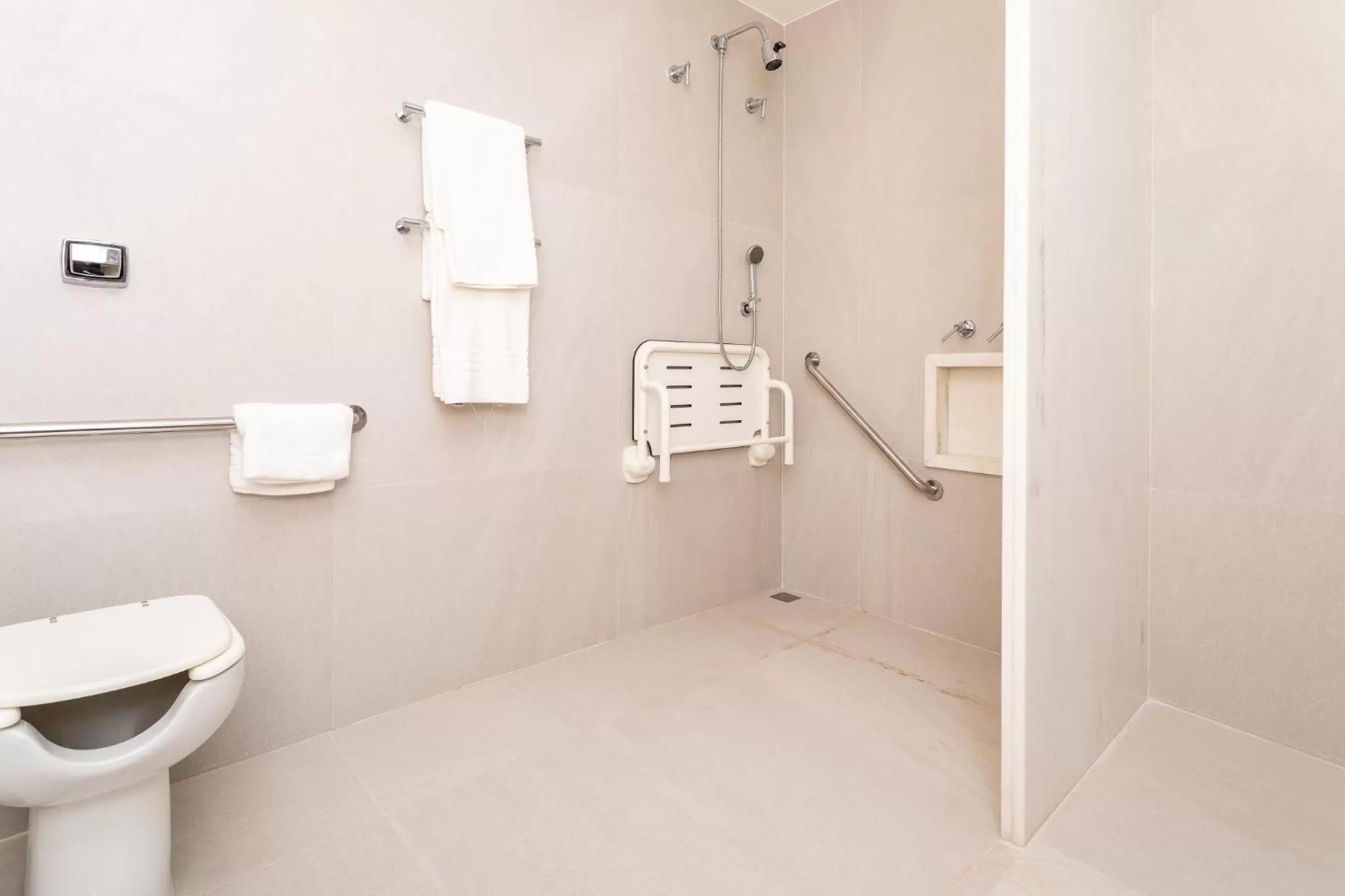 Shower in Hotel Astoria Ipanema - antigo Mar Ipanema