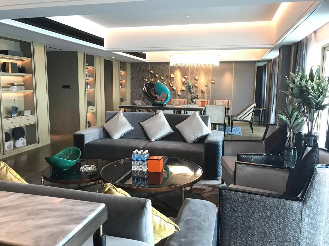 Living room in Howard Johnson Plaza by Wyndham Blue Bay Sihanoukville