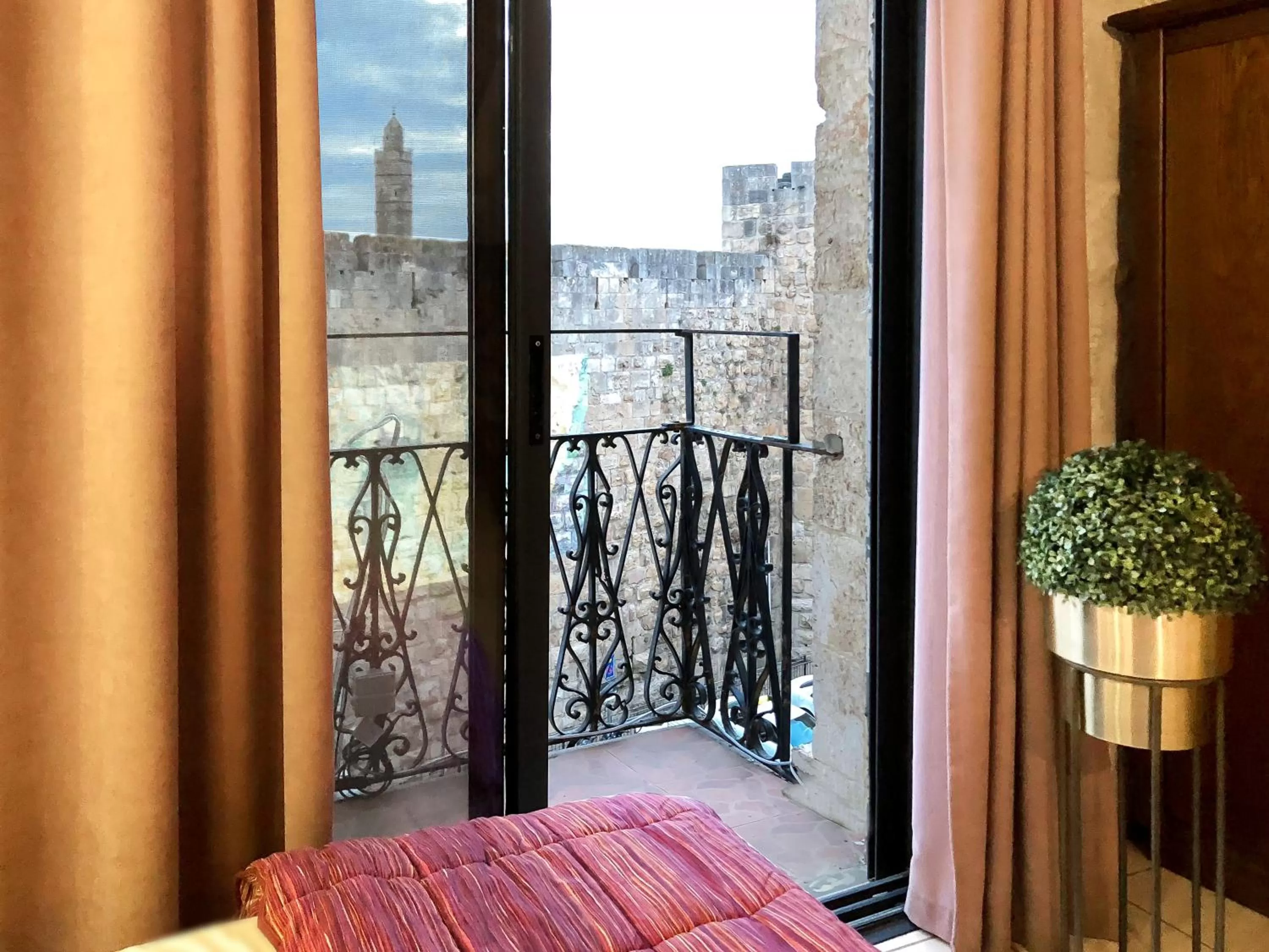 Nearby landmark, Bed in New Imperial Hotel