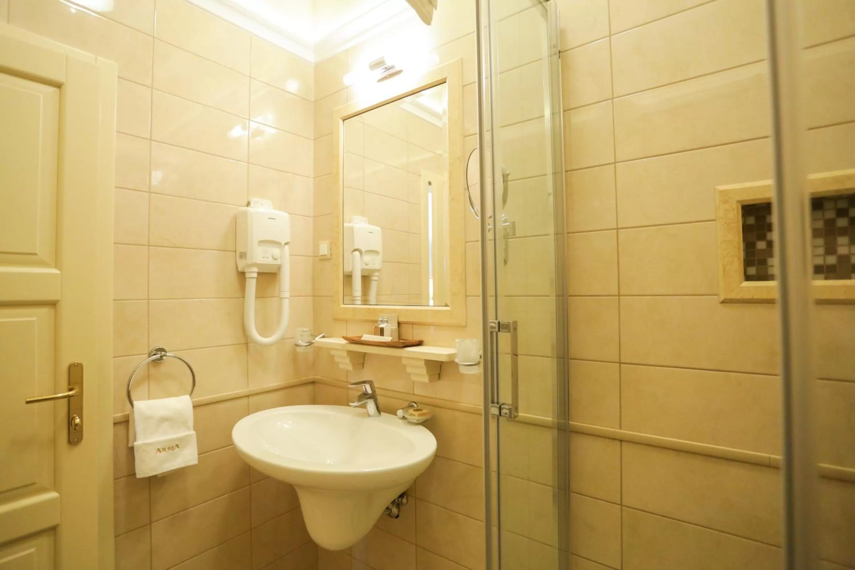 Bathroom in Arbia Dorka Heritage Palace