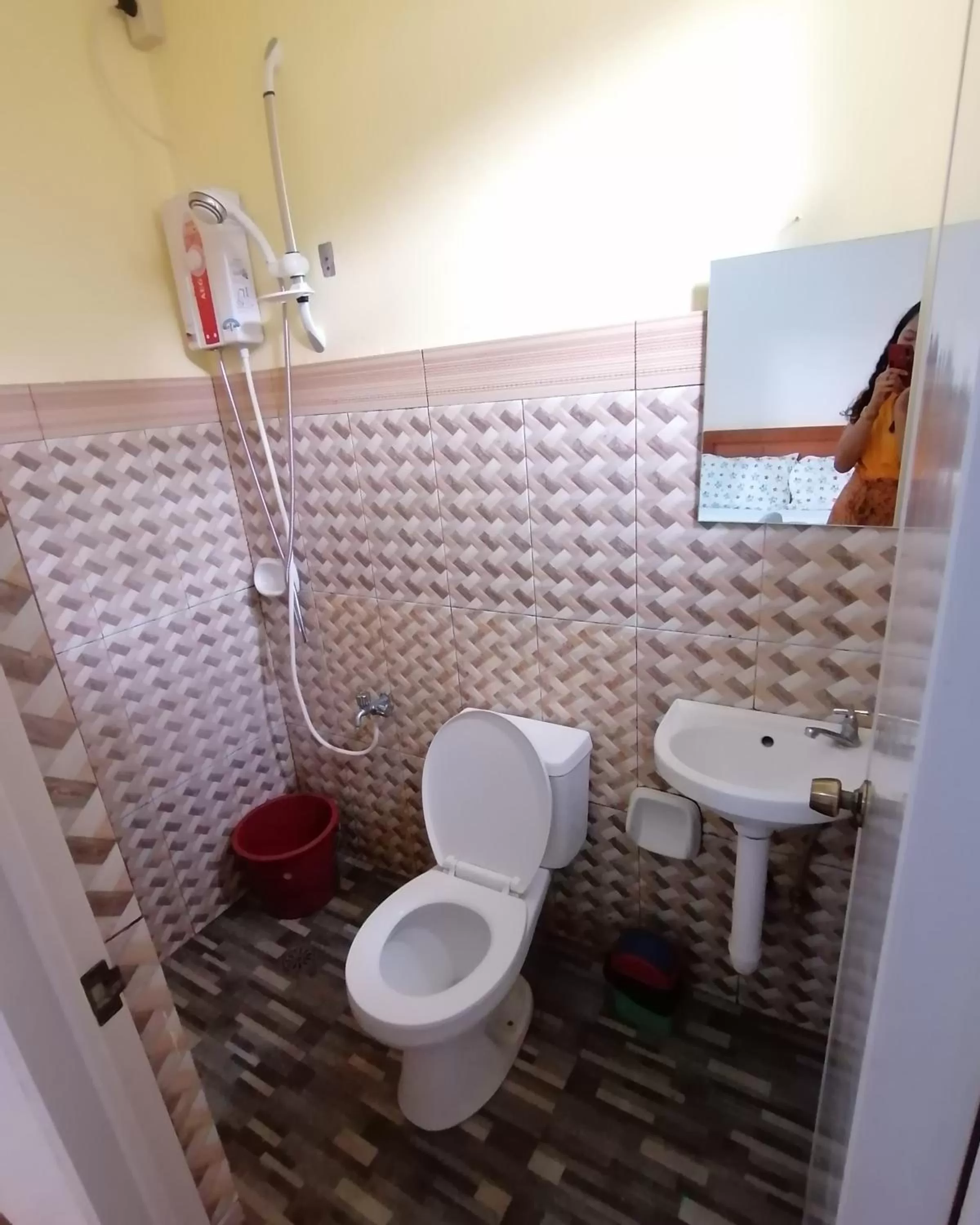 Toilet in Mariner's Pension House