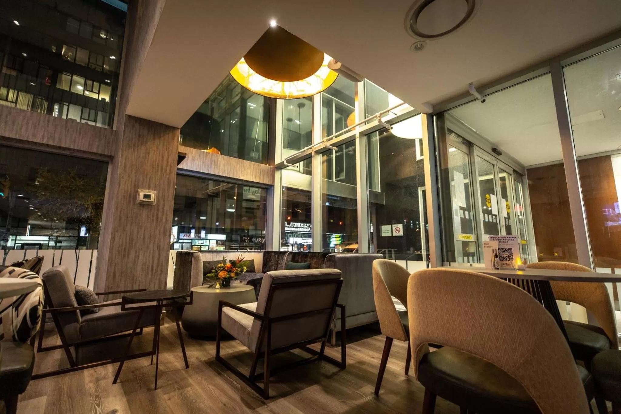 Restaurant/places to eat in Holiday Inn Toronto Downtown Centre by IHG