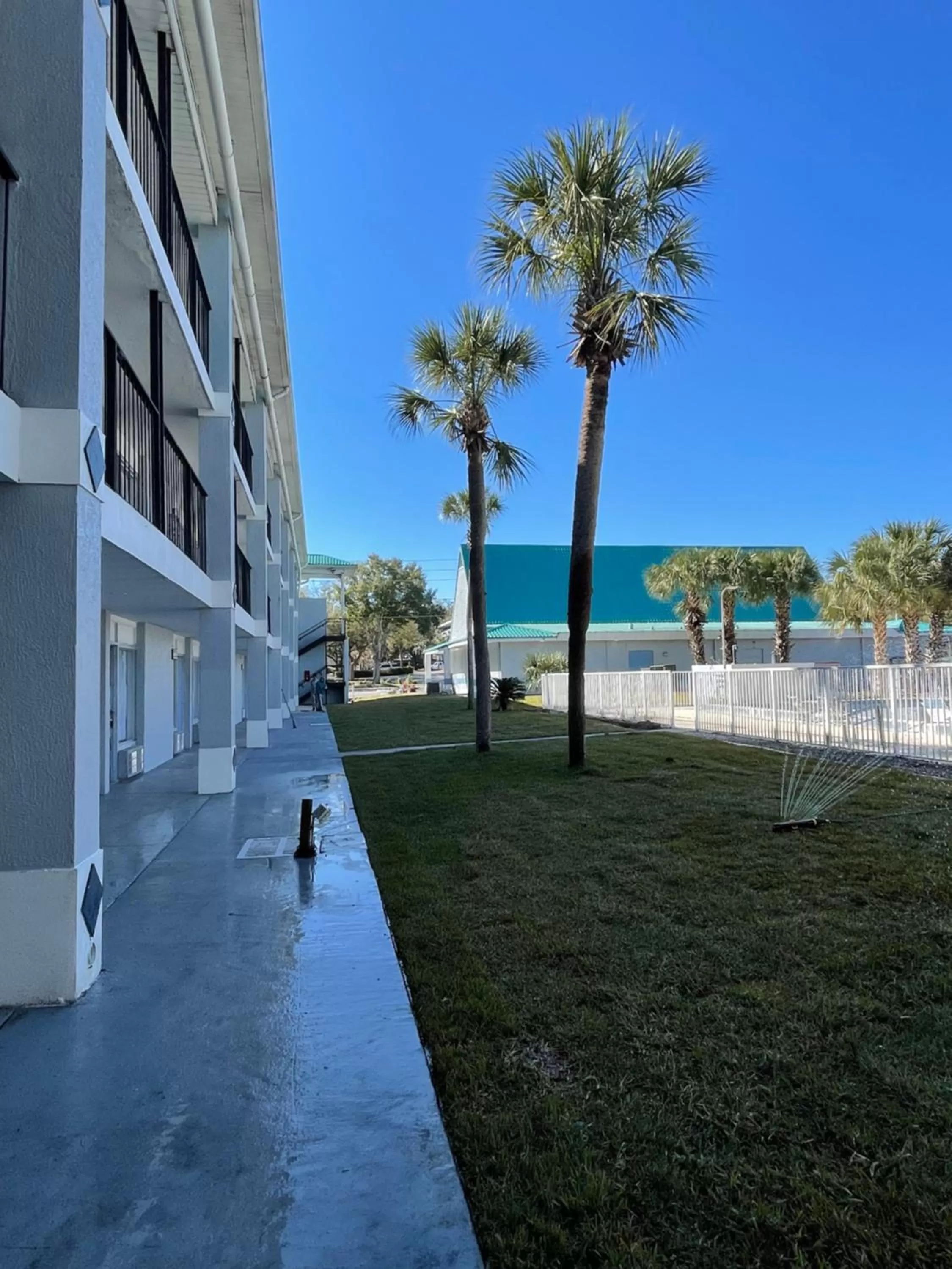 Property building in Motel 6 - Altamonte Springs, FL