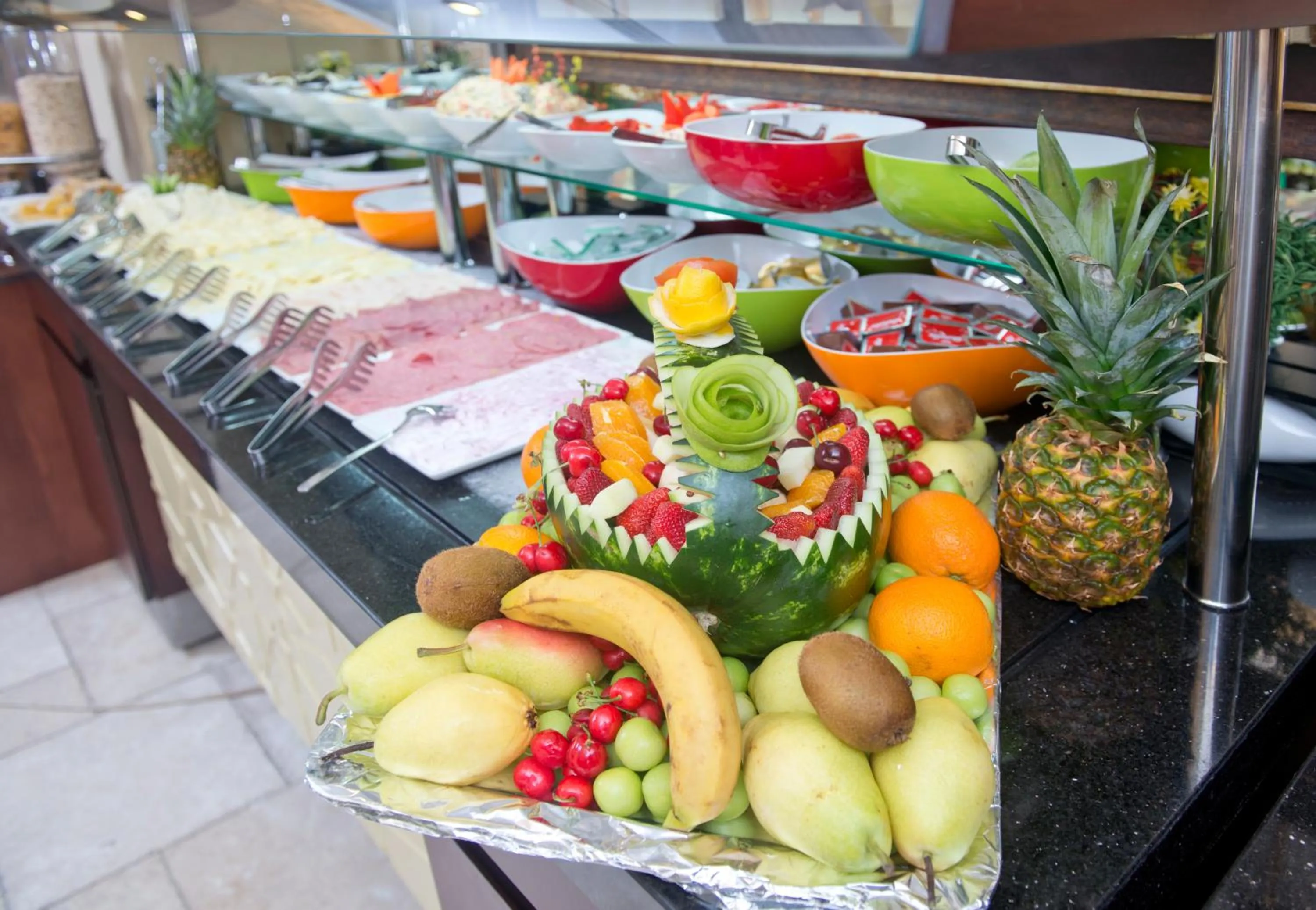 Restaurant/places to eat in Emporium Hotel