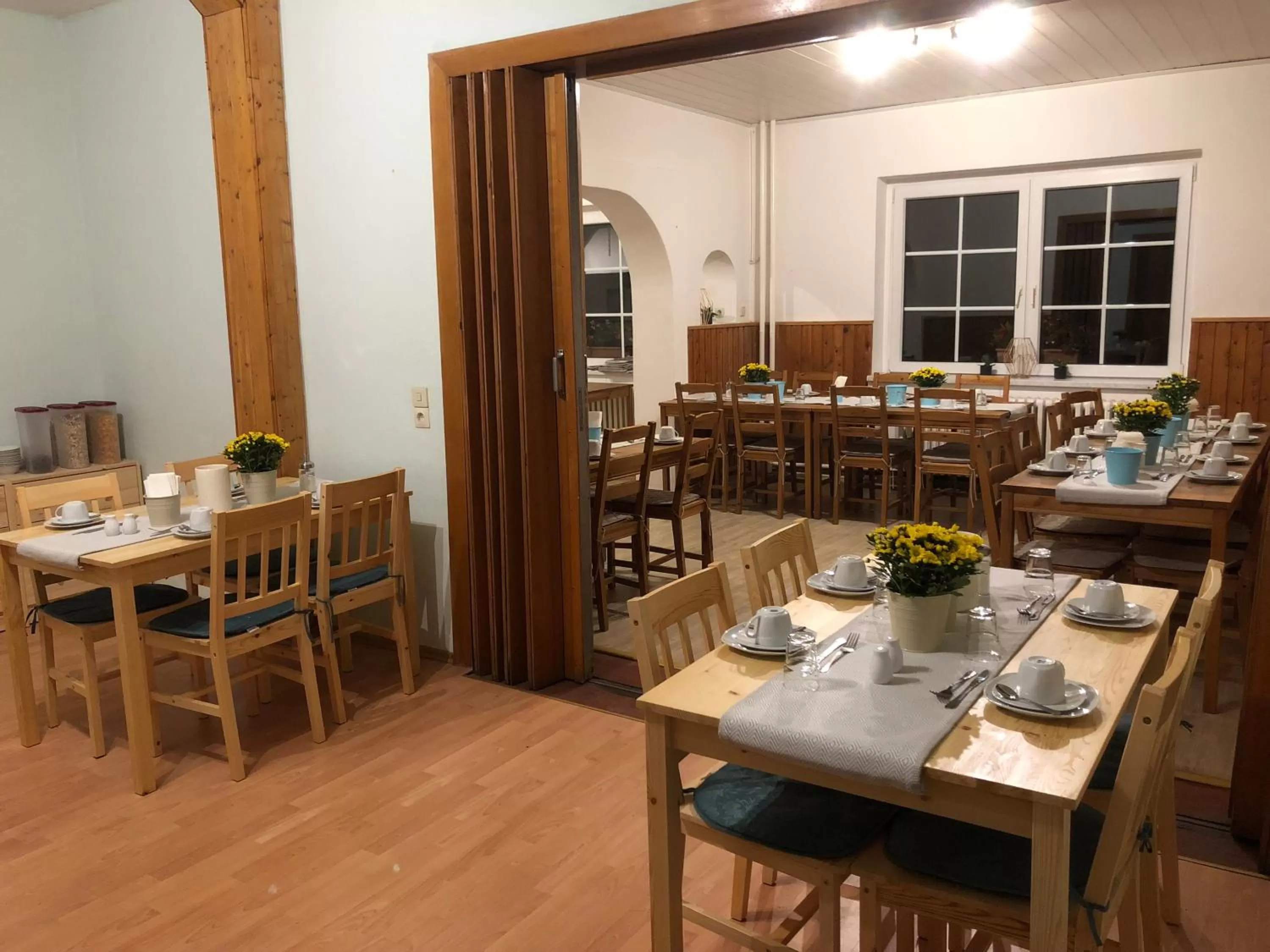 Restaurant/places to eat in Riverside Inn