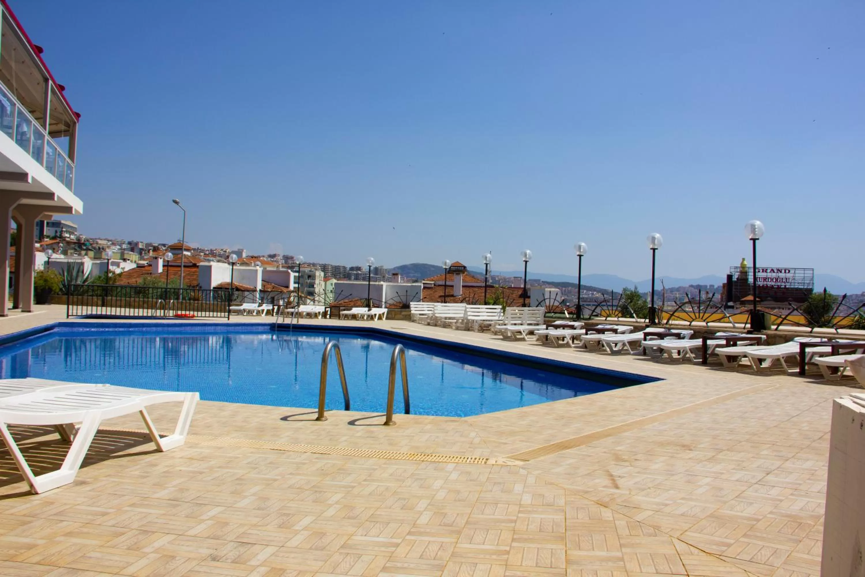 Swimming pool in Suhan Seaport Hotel