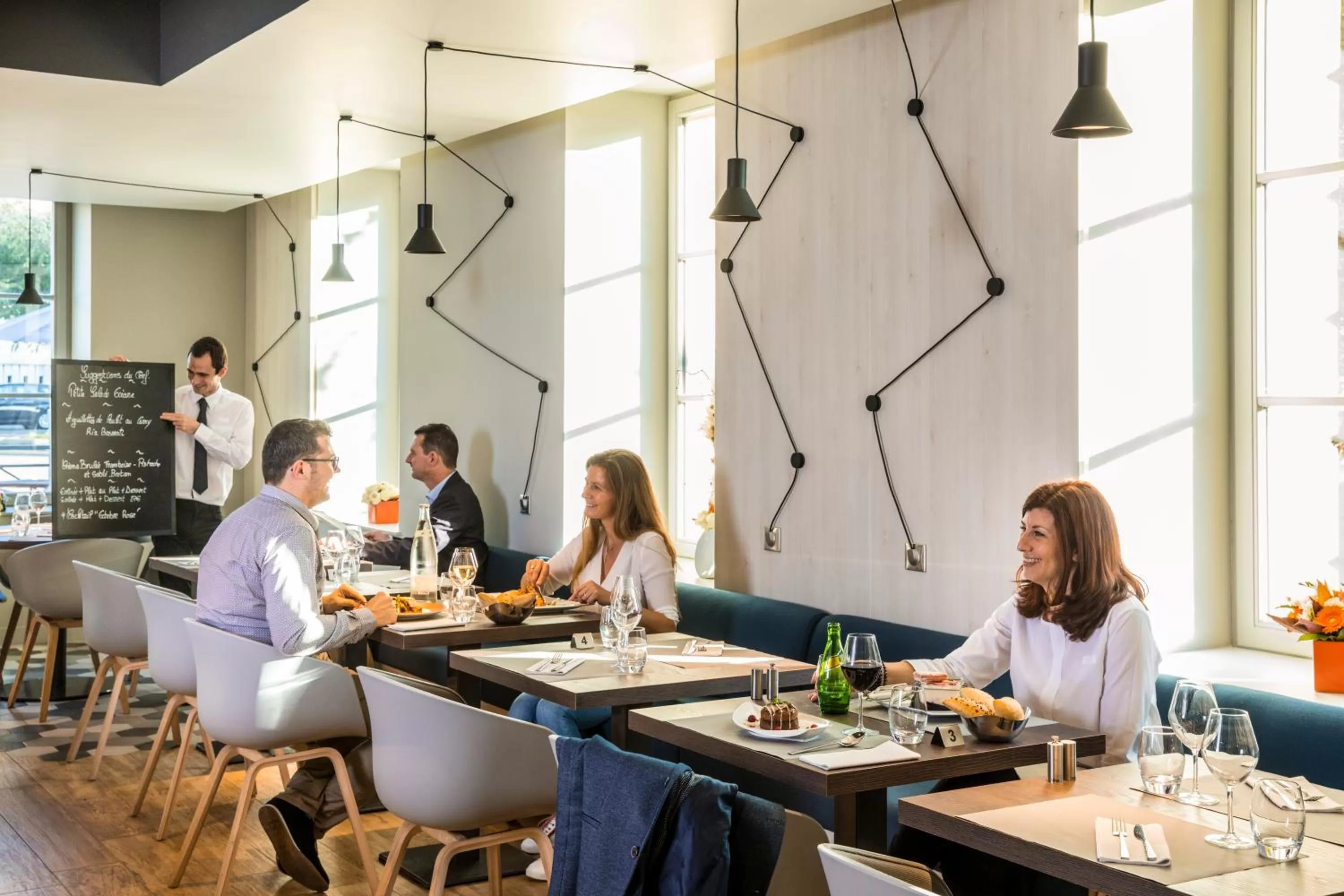 Restaurant/places to eat in Mercure Beauvais Centre Cathédrale