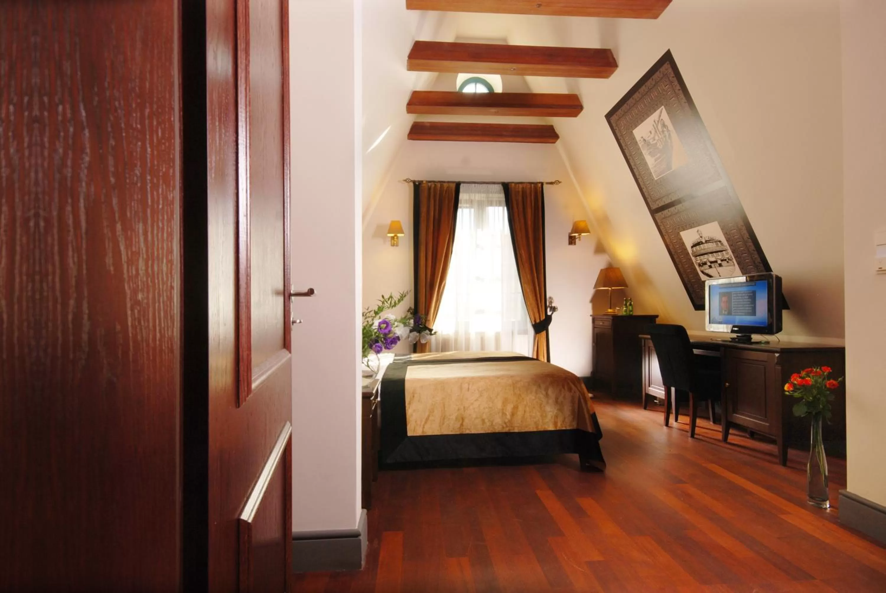 Bed in Hotel Holland House Old Town