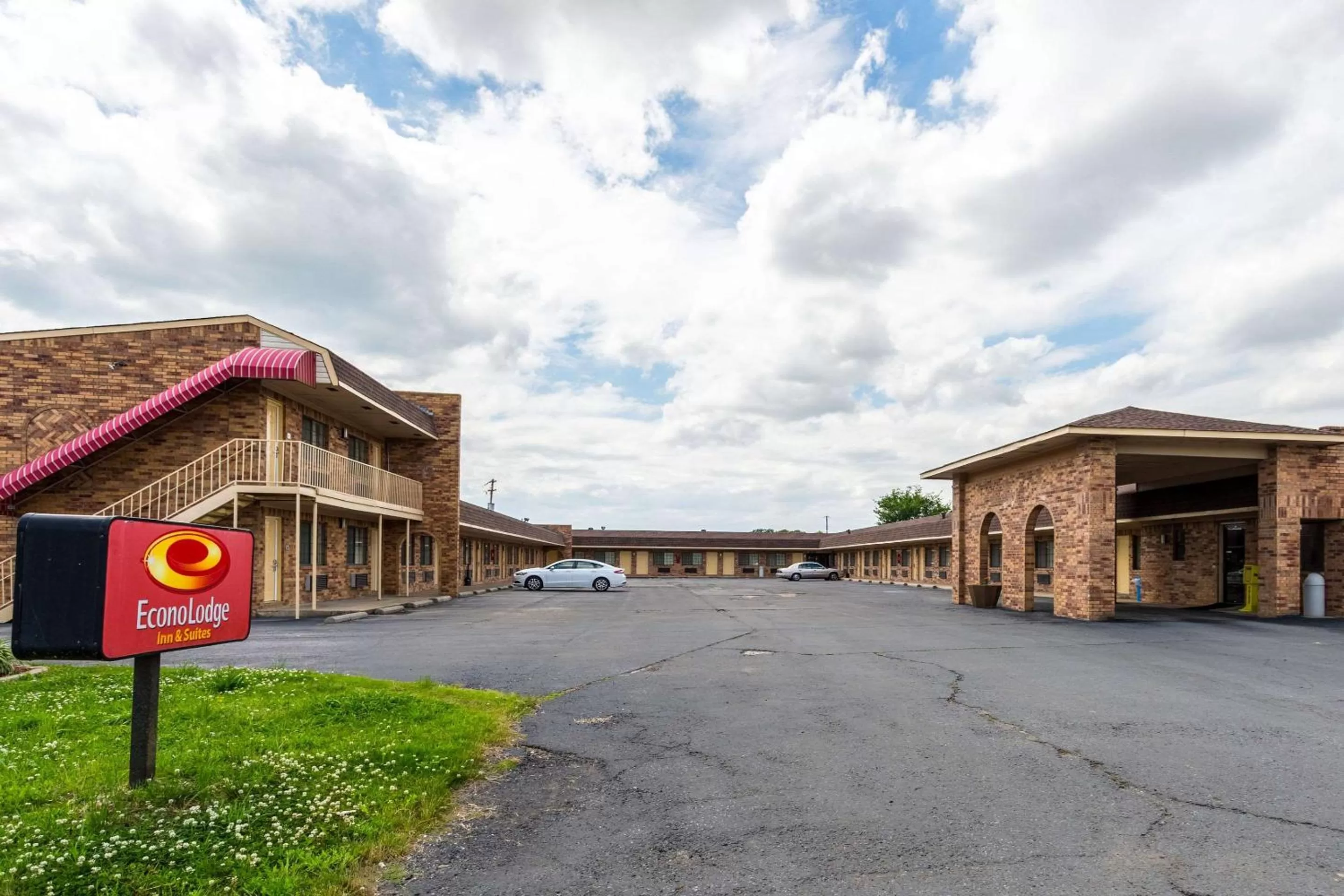 Property building in Econo Lodge & Suites Brinkley