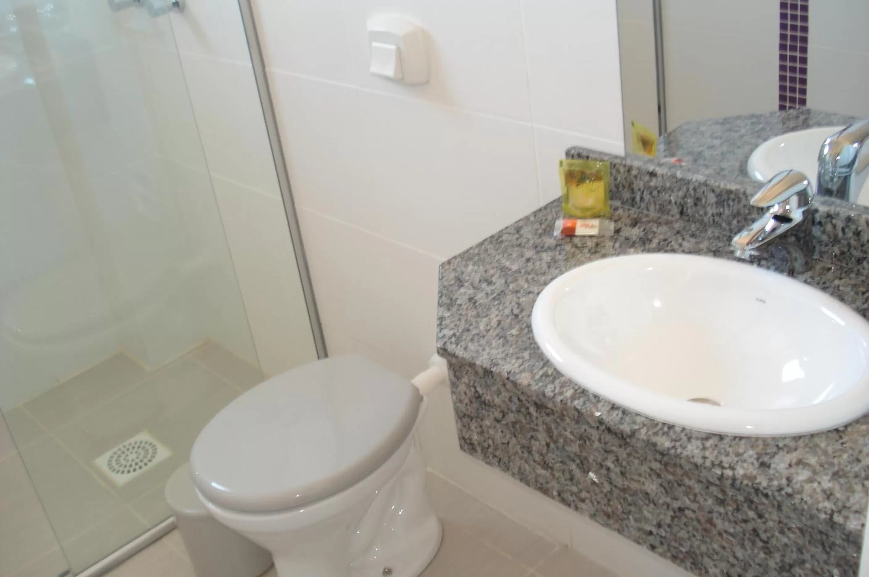 Bathroom in Brisa Parque Hotel