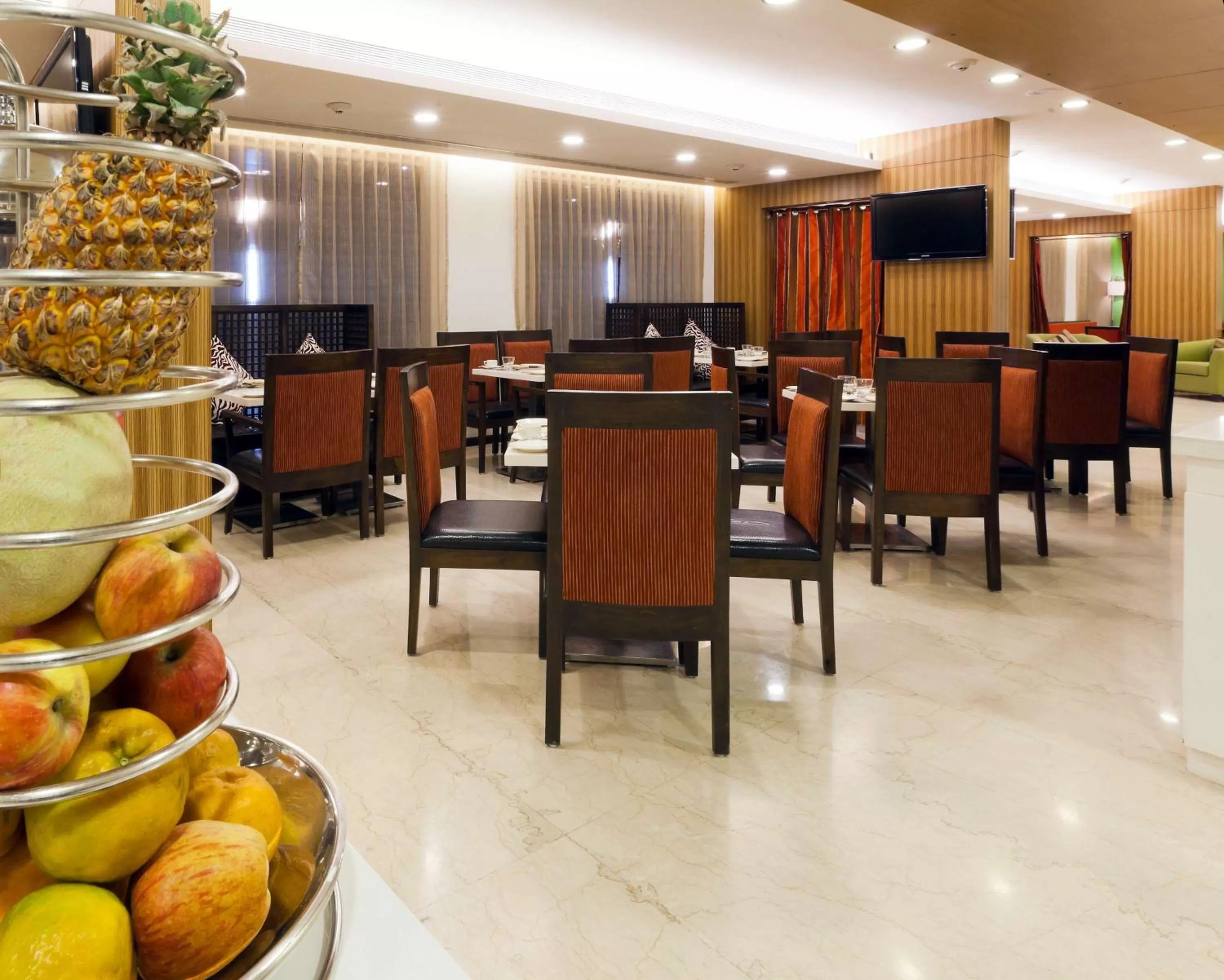 Dining area in Hampton by Hilton Vadodara-Alkapuri