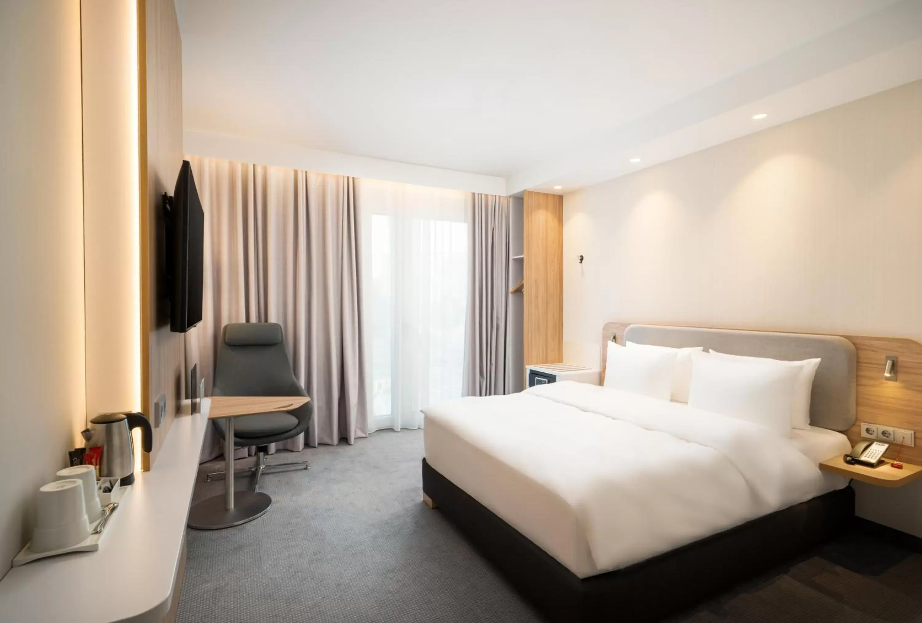 Standard Queen Room with Extra Floor Space in Holiday Inn Express - Rosenheim by IHG Standard Queen Room with Extra Floor Space in Holiday Inn Express - Rosenheim by IHG
