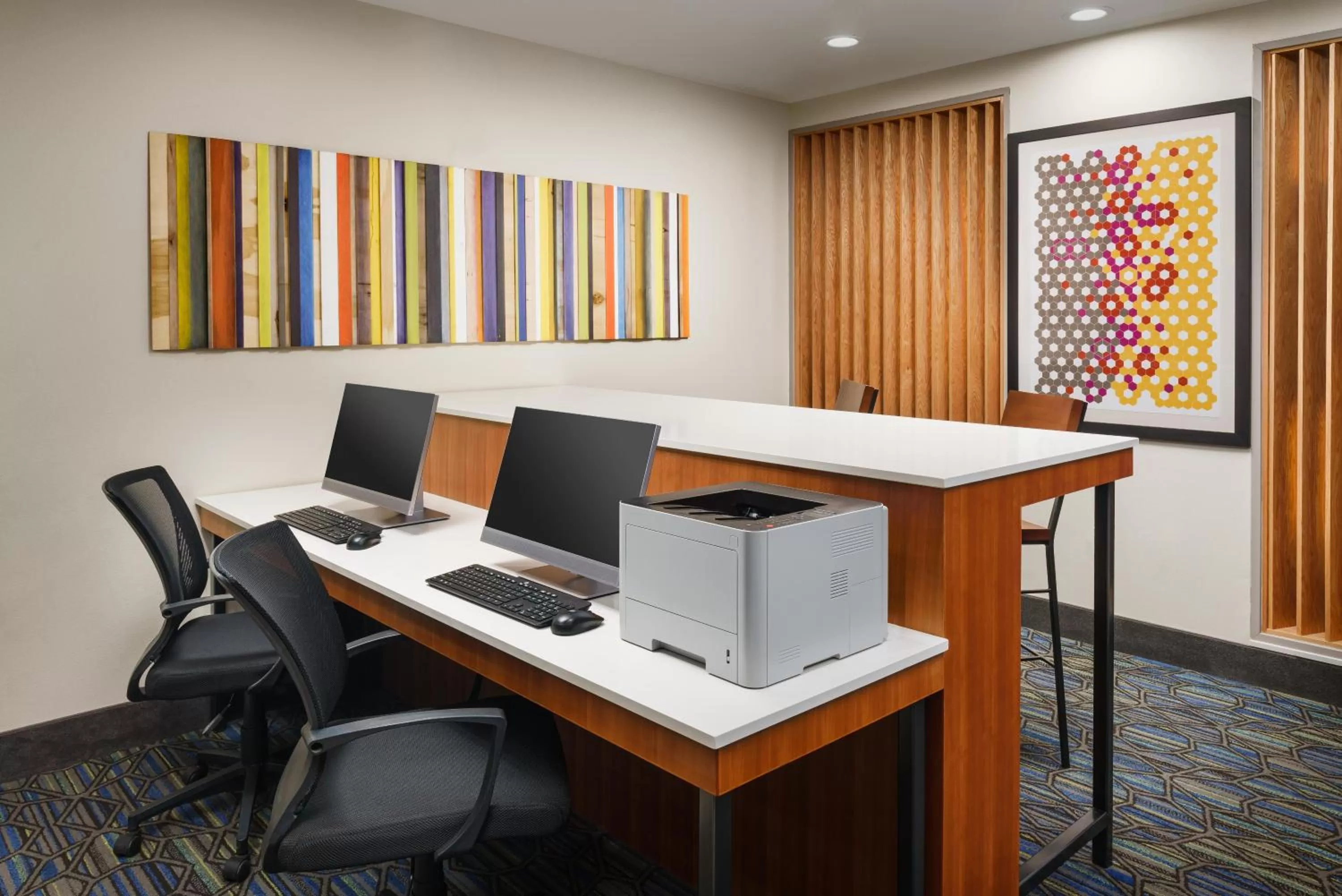 Business facilities in Holiday Inn Express & Suites Oakhurst-Yosemite Park Area by IHG