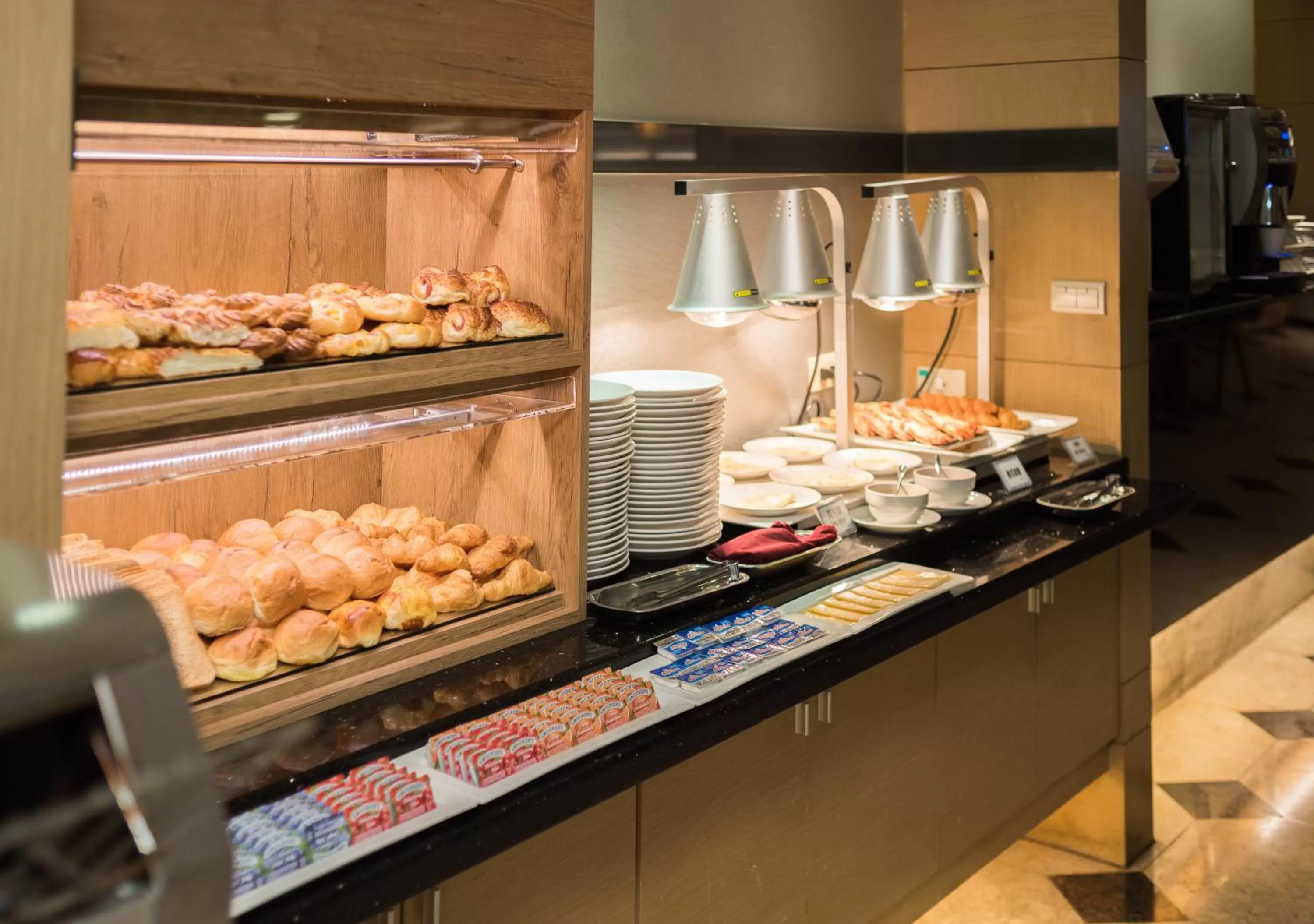 Buffet breakfast in Shin Yuan Celeb Metro Hotel