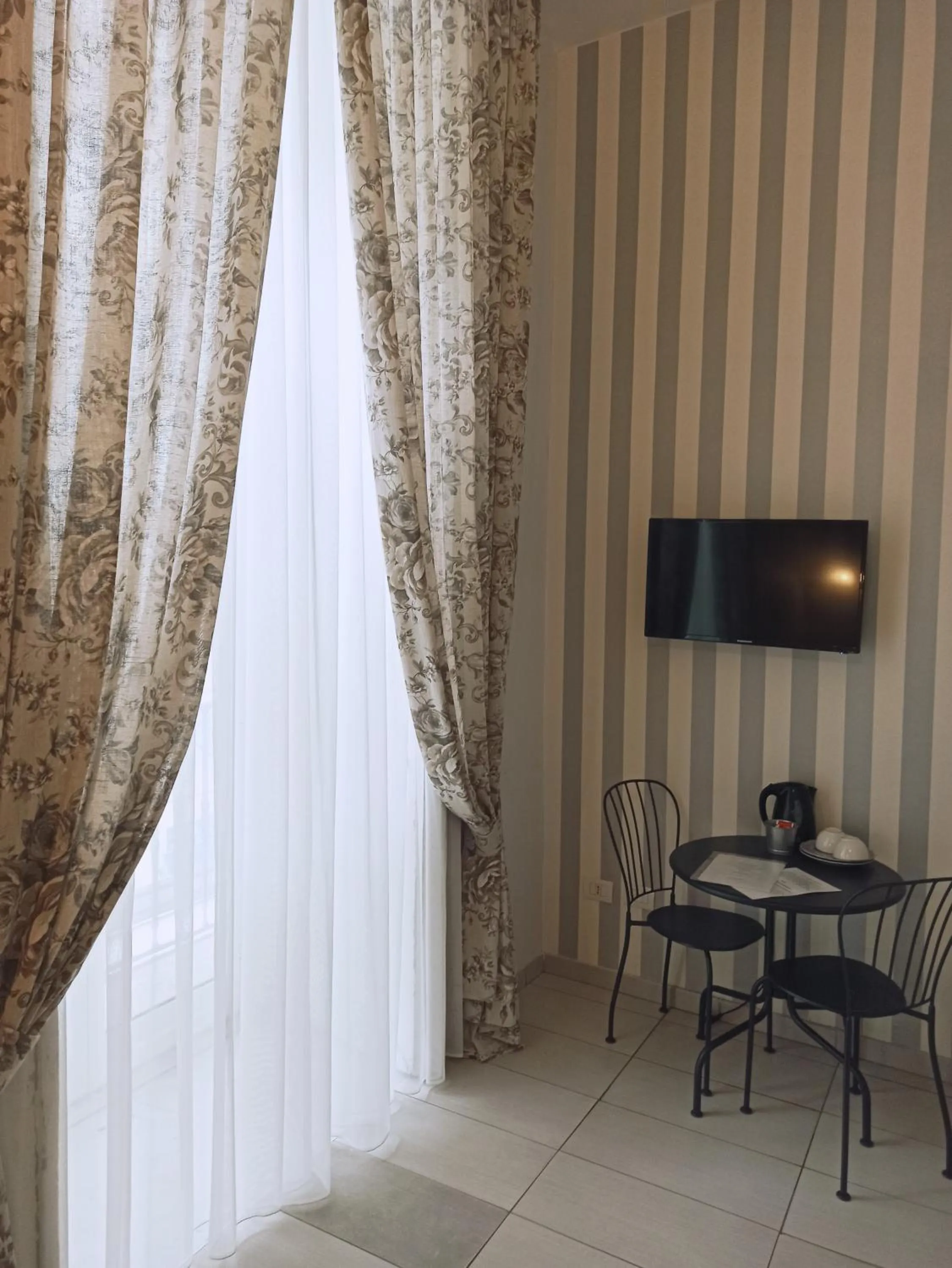 Double Room with Balcony in B&B Dei Decumani