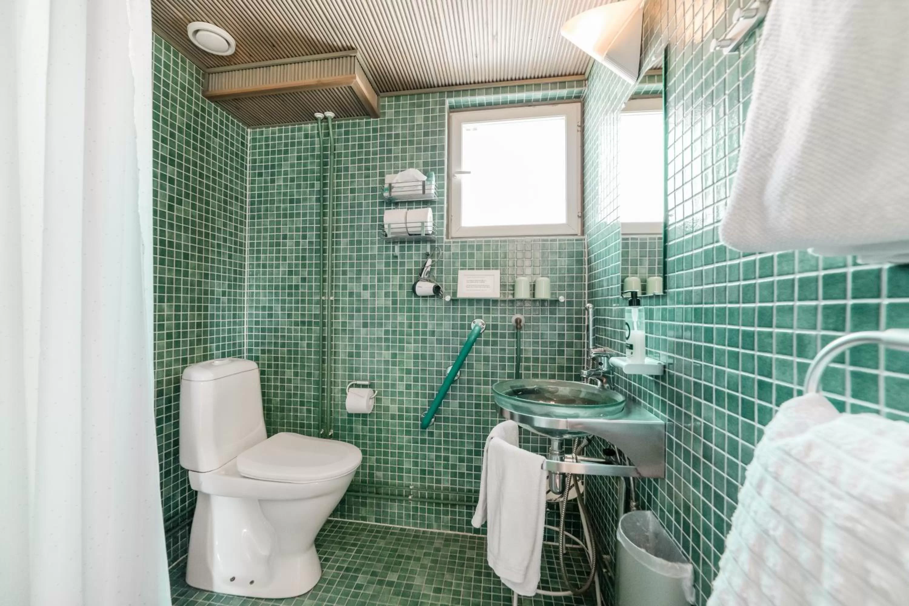Toilet, Bathroom in Lossiranta Lodge