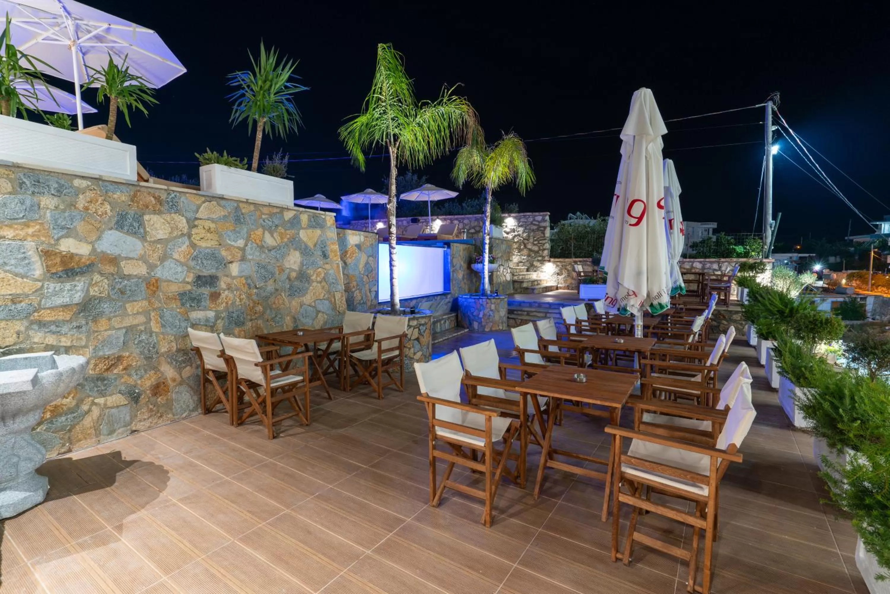 Restaurant/Places to Eat in Hotel Memaj