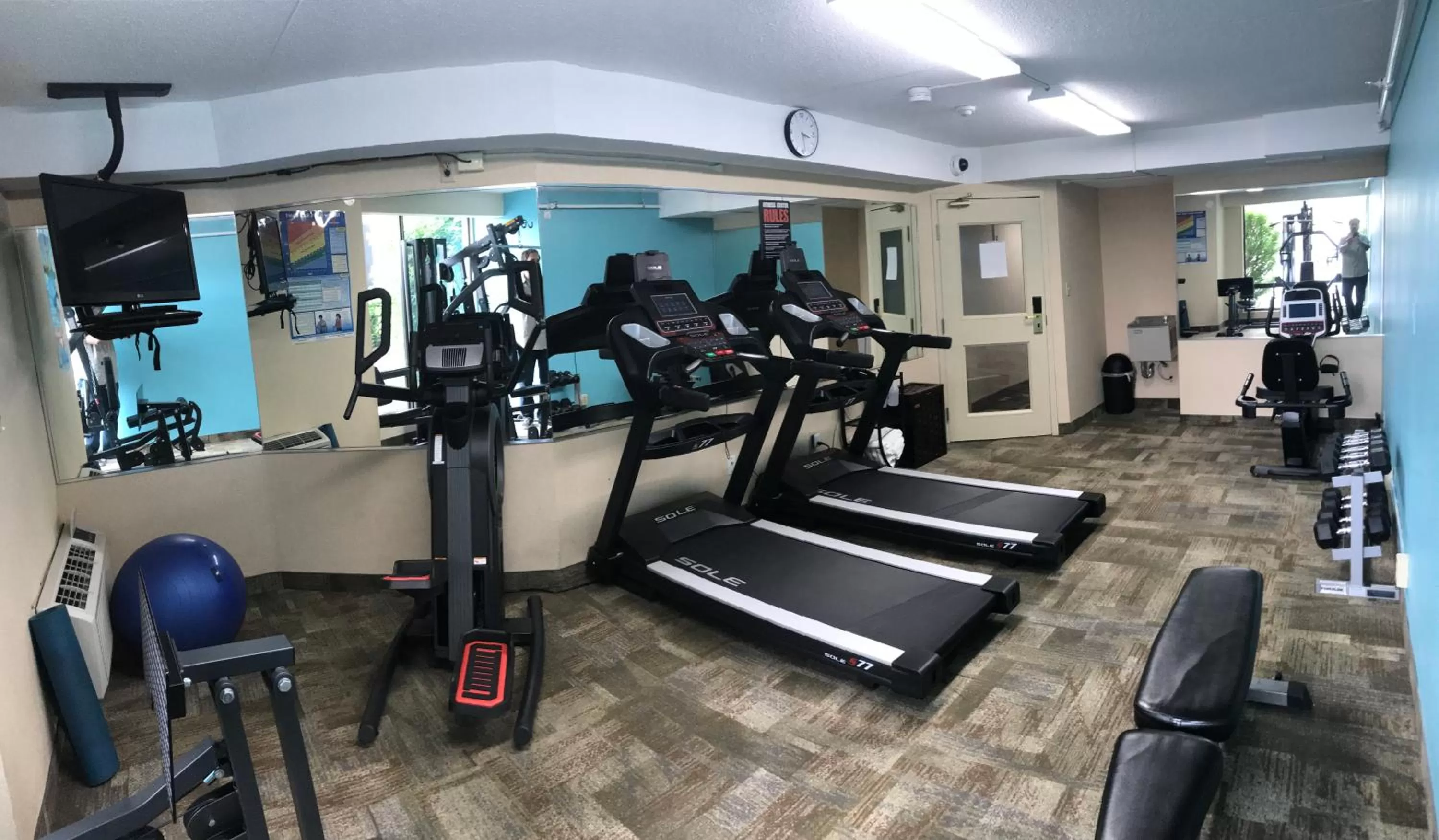 Fitness centre/facilities in Howard Johnson Plaza by Wyndham by the Falls Niagara Falls