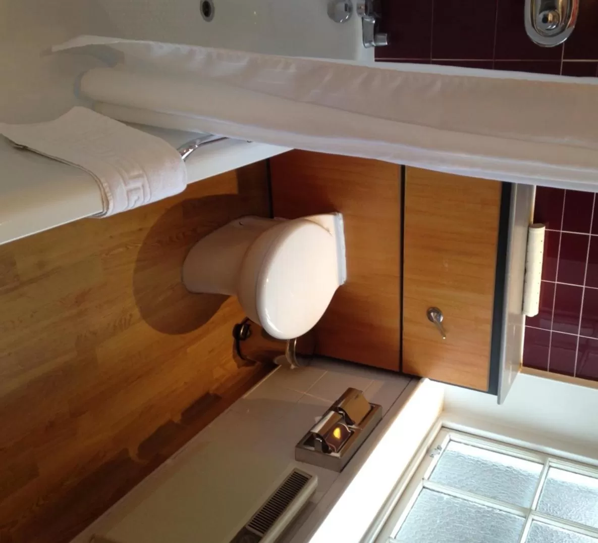 Shower, Bathroom in The Catherine Wheel Wetherspoon Hotel