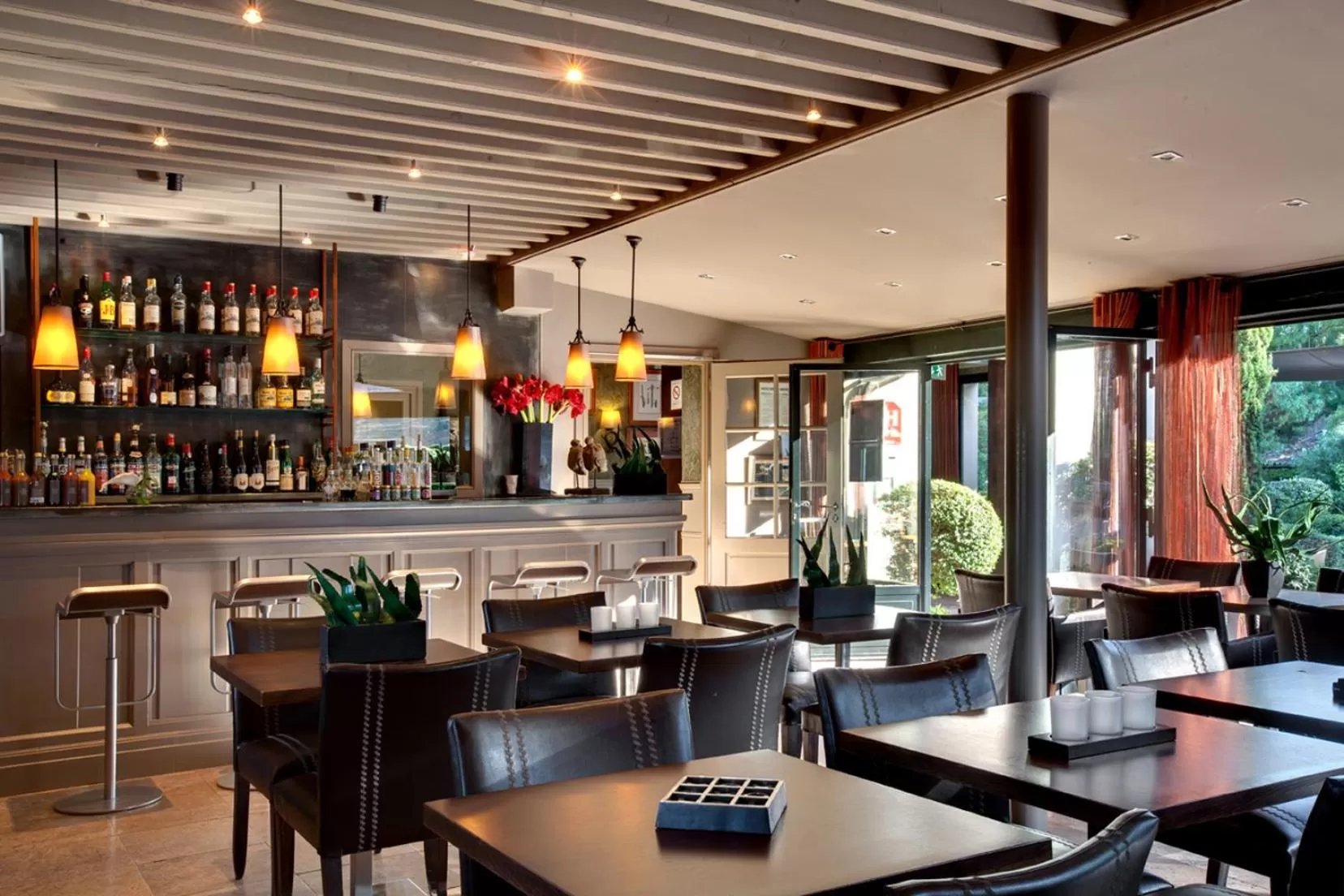 Lounge or bar in Hôtel Montmorency & Spa