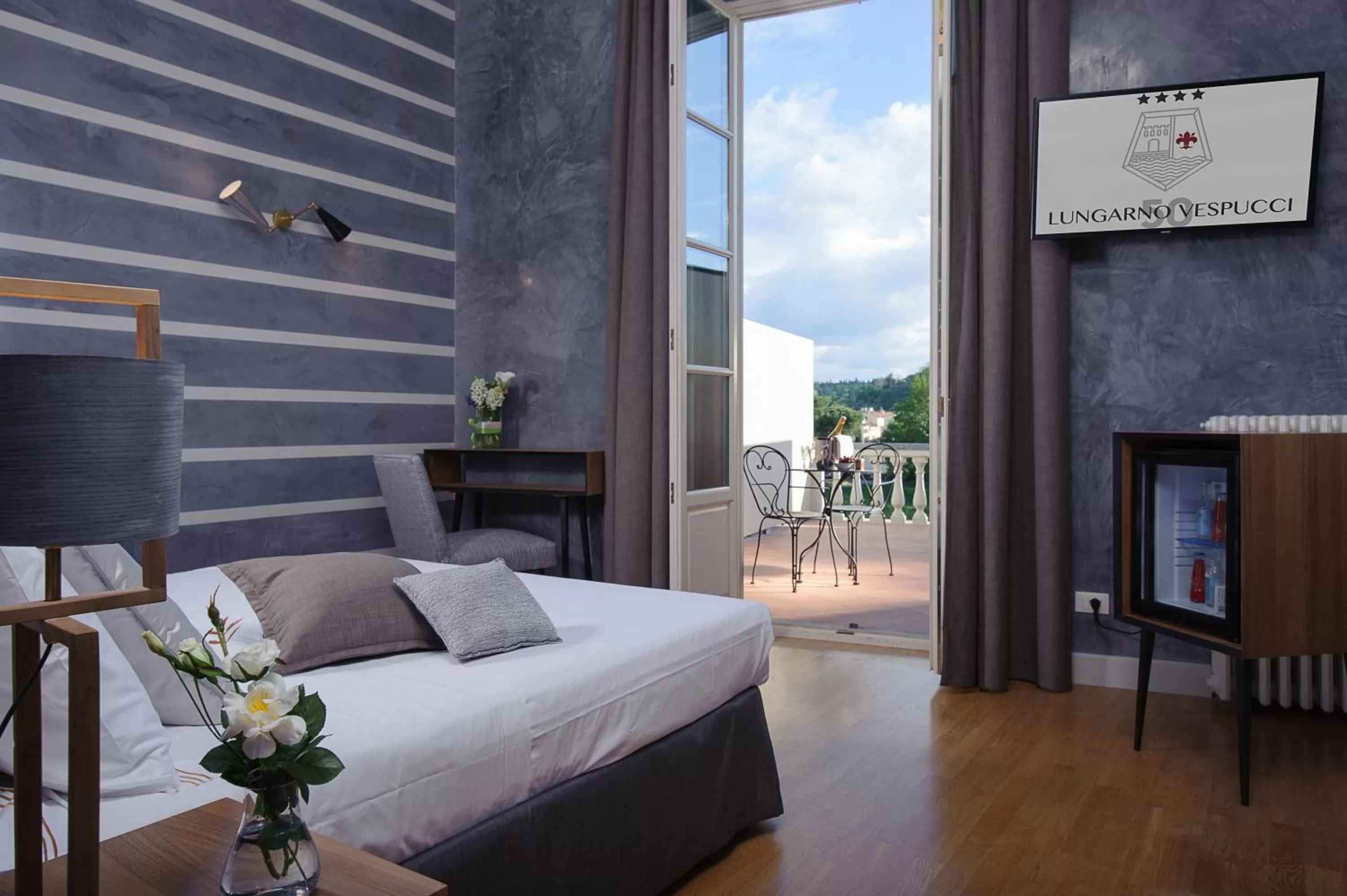 Balcony/Terrace, Bed in Hotel Lungarno Vespucci 50