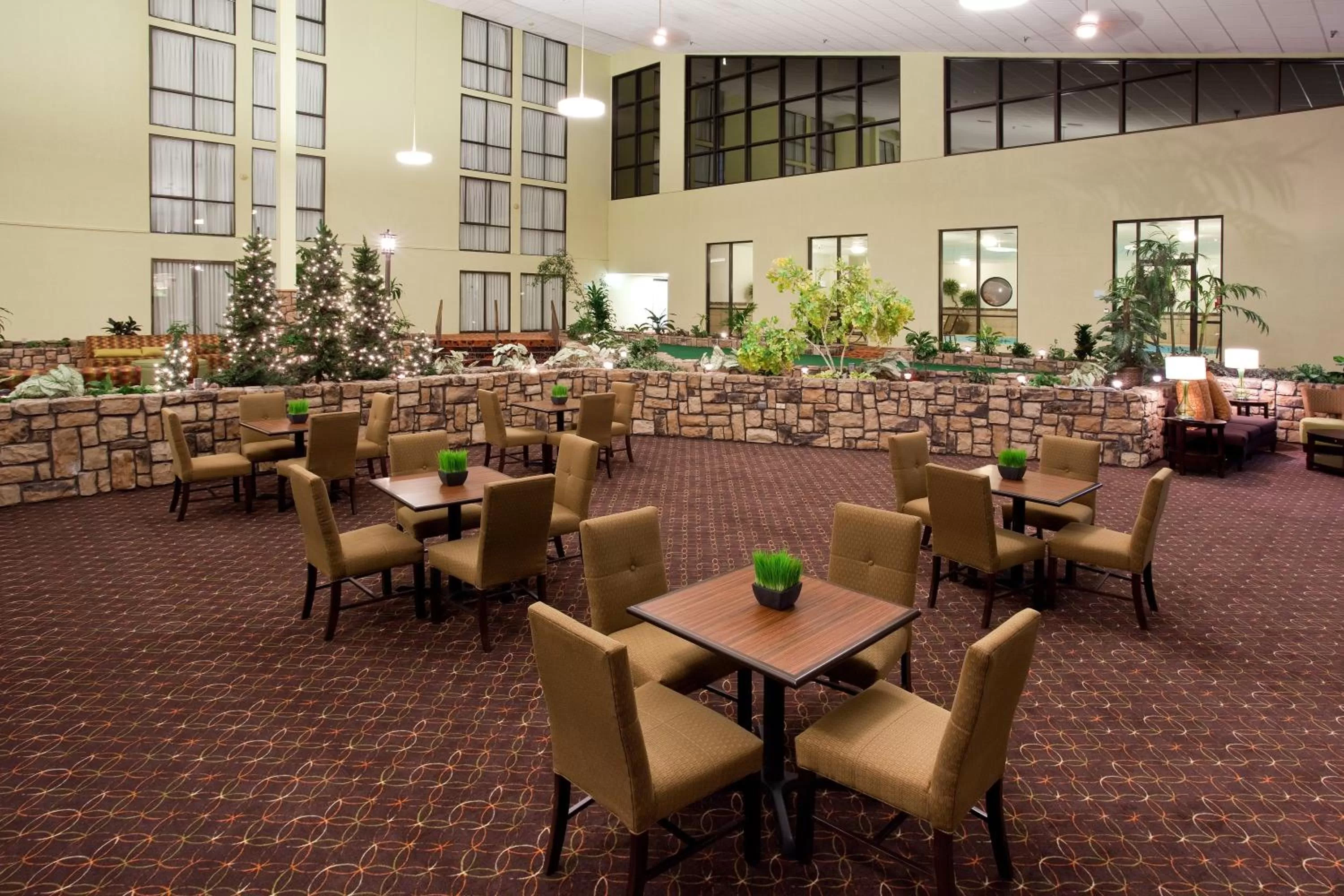 Lobby or reception in Ramada Plaza by Wyndham Sheridan Hotel & Convention Center