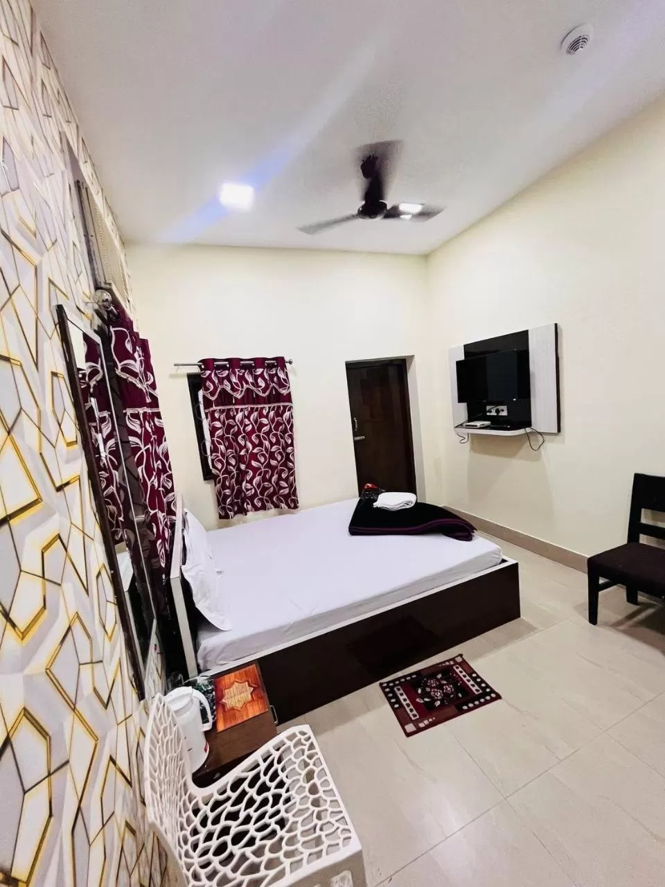 View (from property/room), Bed in Hotel Airlines