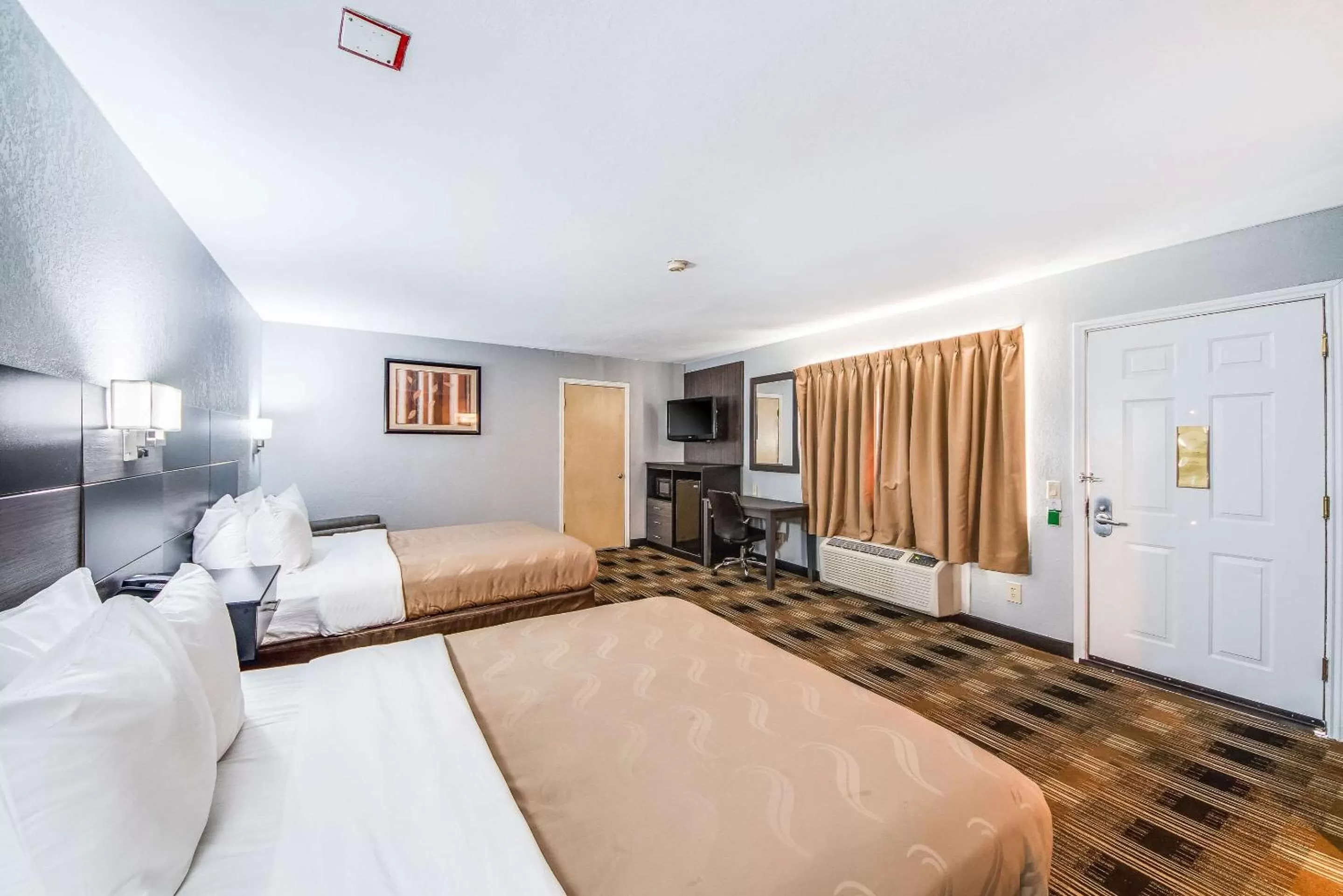 Photo of the whole room in Quality Inn Medical Center