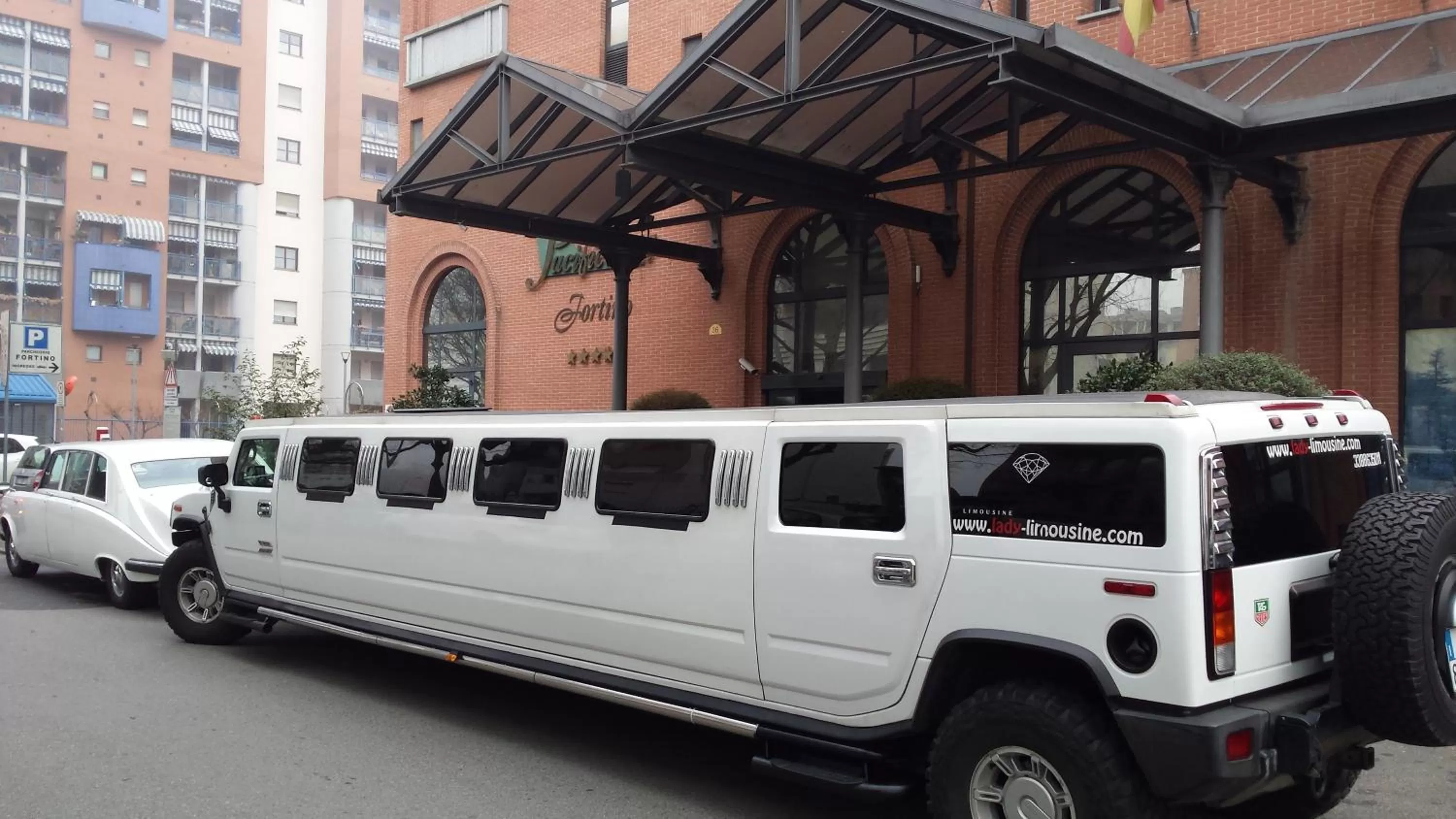 Property building in Pacific Hotel Fortino