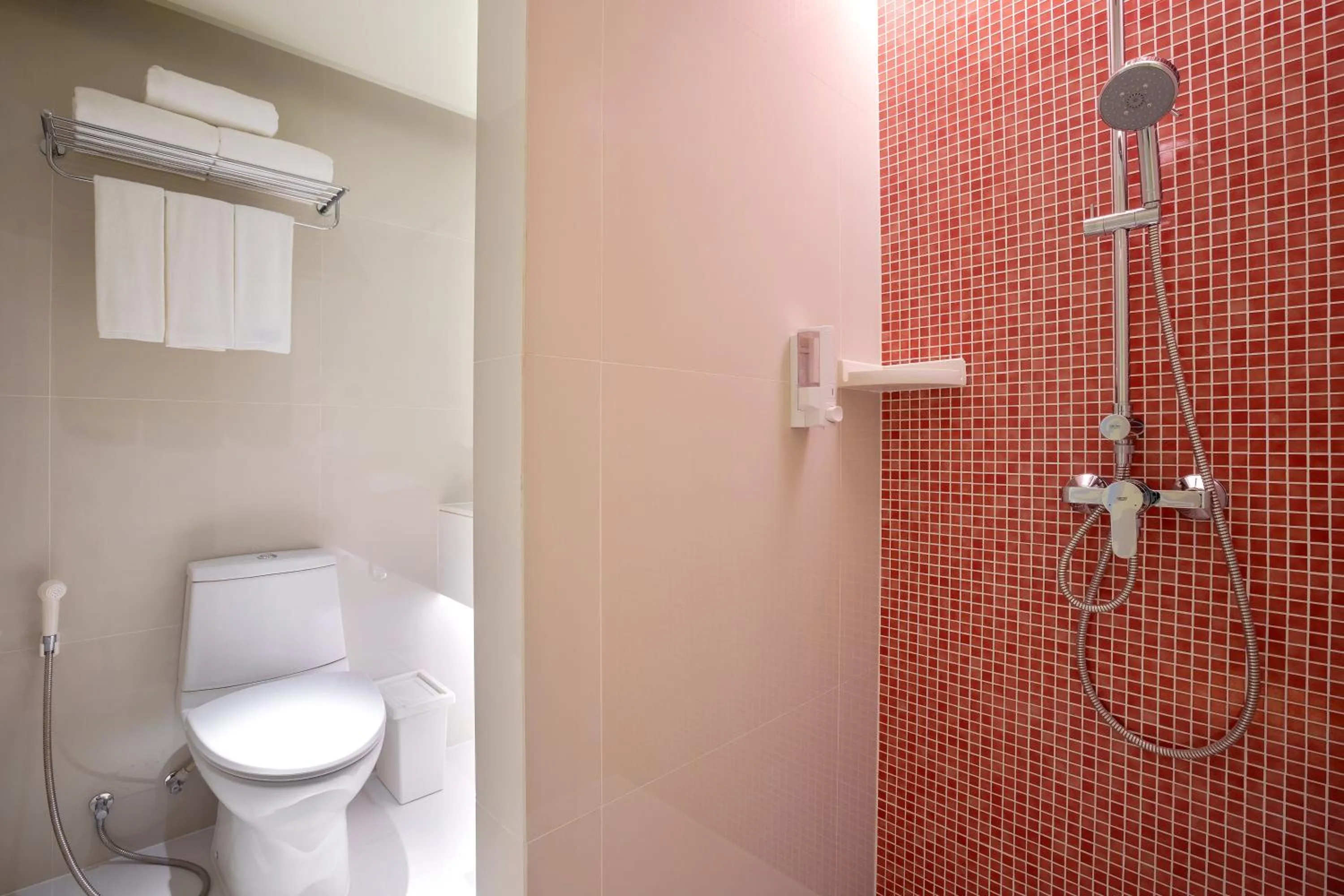 Shower in ibis Styles Siem Reap