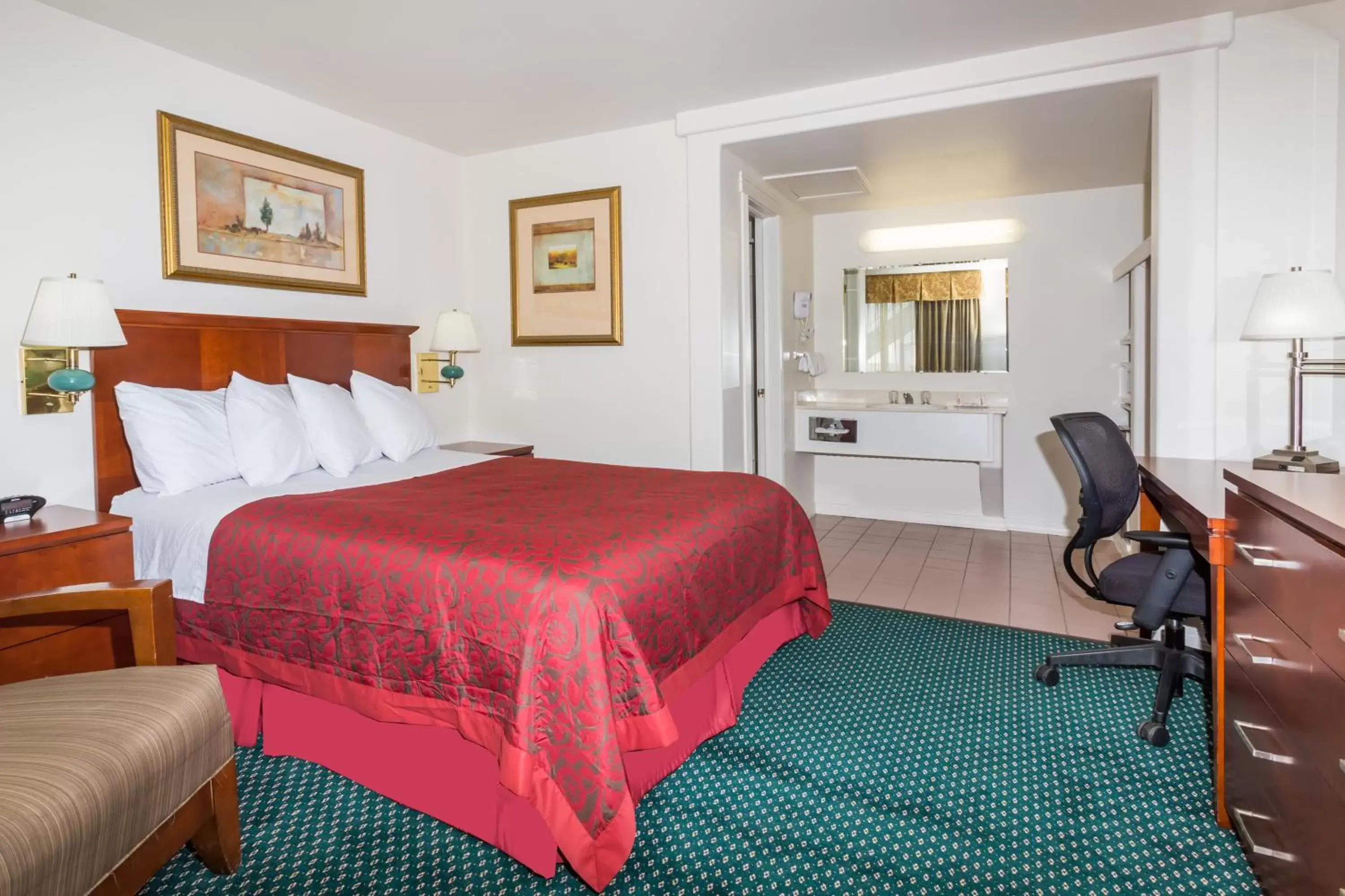 Queen Room - Non-Smoking in Days Inn by Wyndham Kimball Queen Room - Non-Smoking in Days Inn by Wyndham Kimball