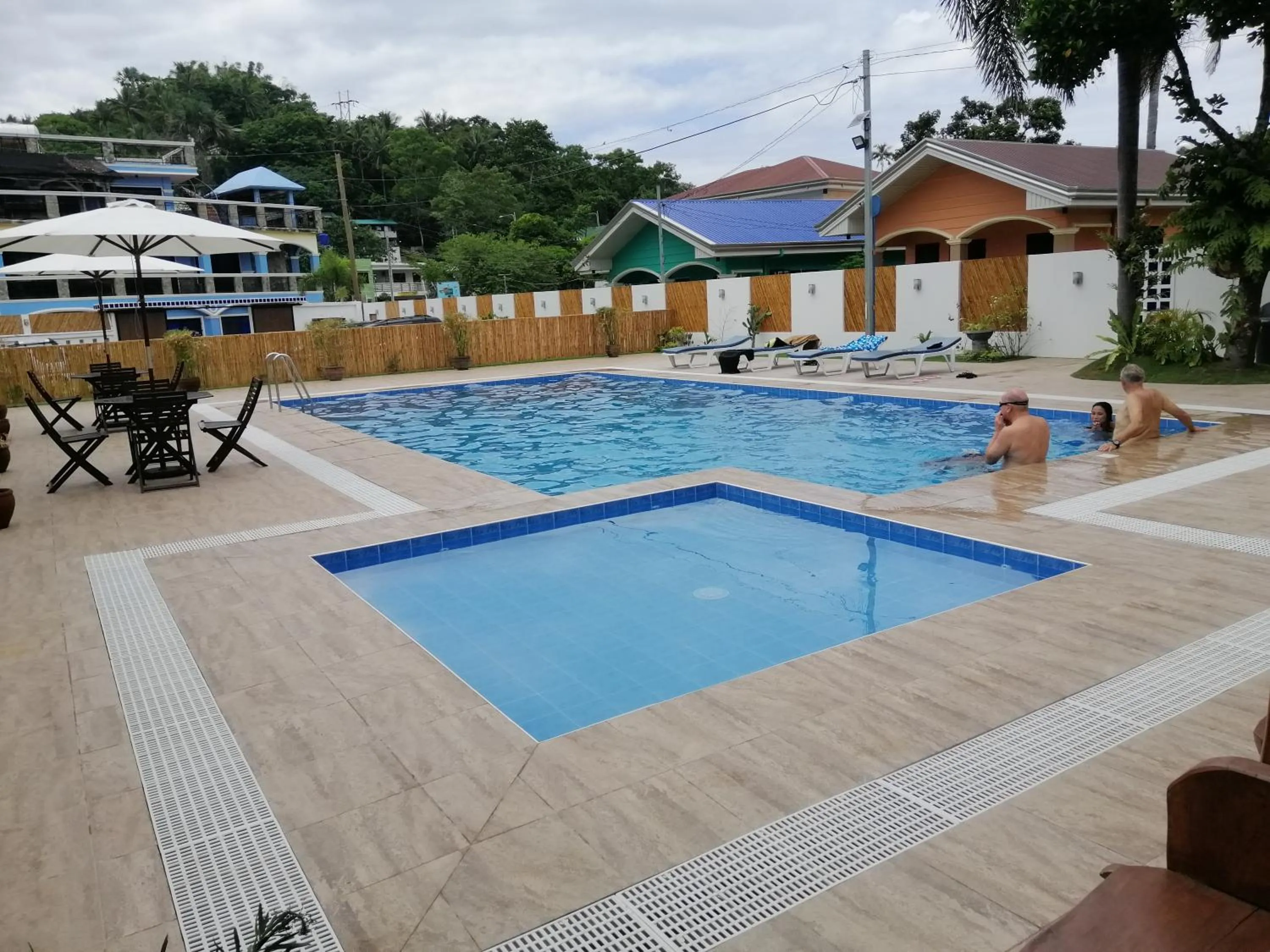 Squares Beachside Apartments