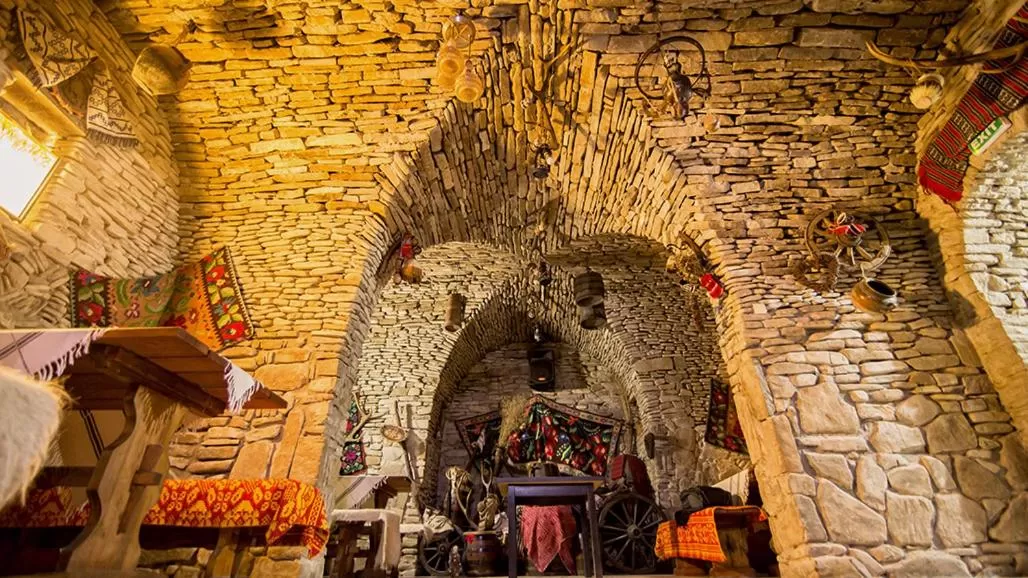 Restaurant/places to eat in Hanul Ursilor