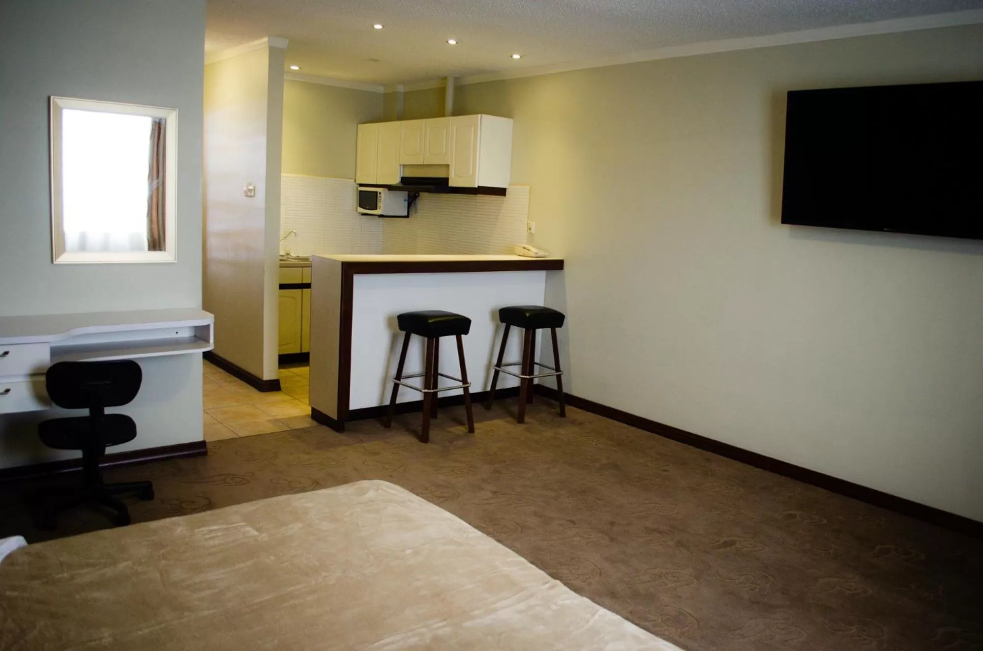 TV/Entertainment Center in Gess Hotel