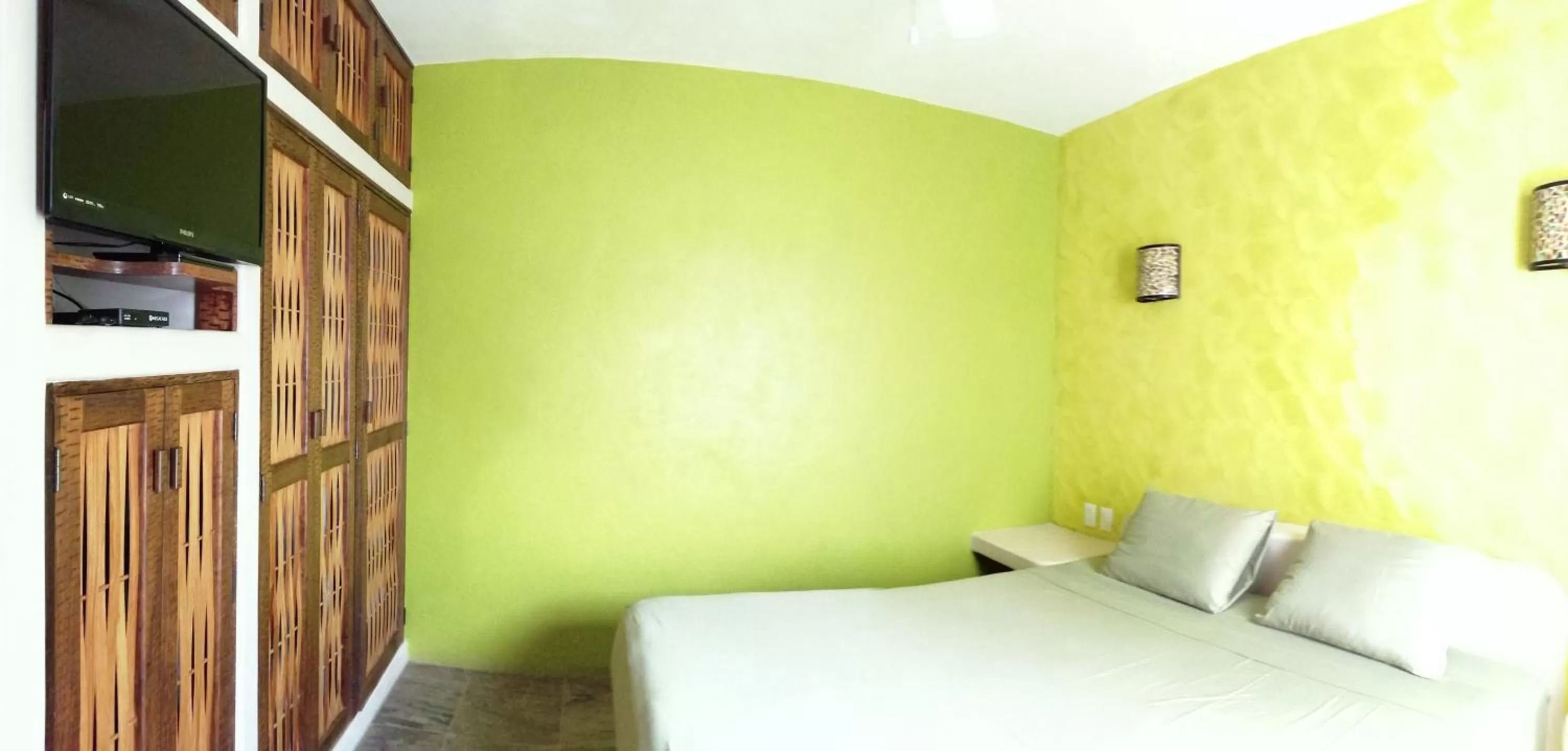 Bed in Ceiba Studios