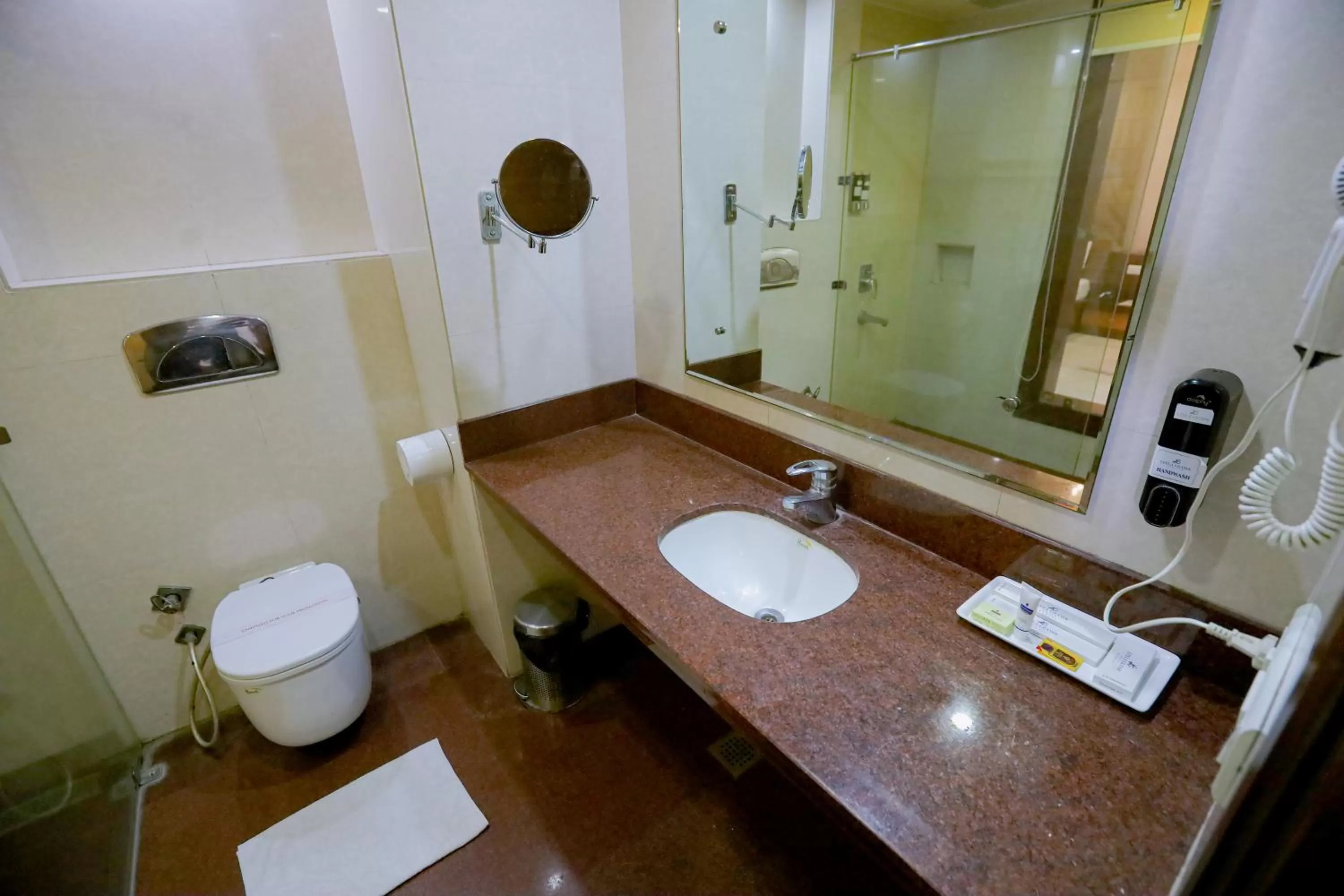 Bathroom in Hotel Leela Grande