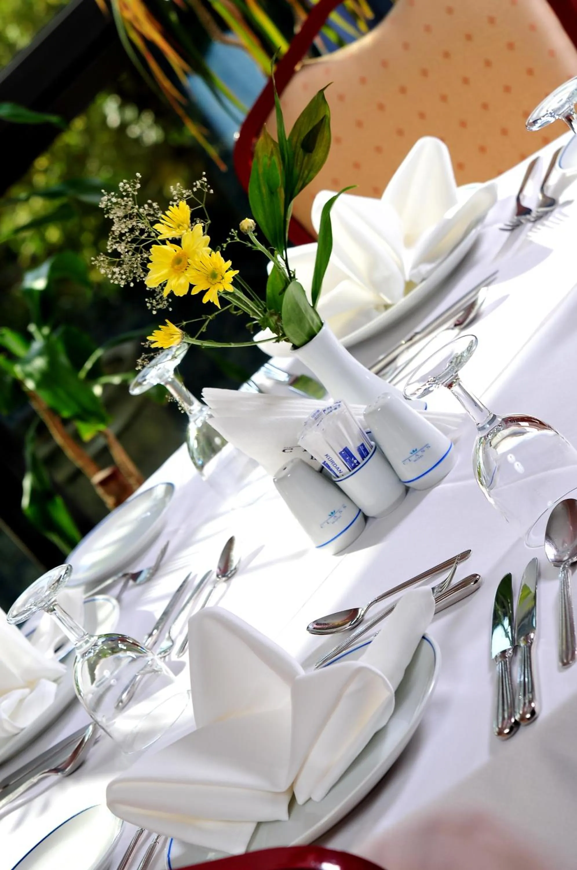 Restaurant/places to eat in Class Hotel