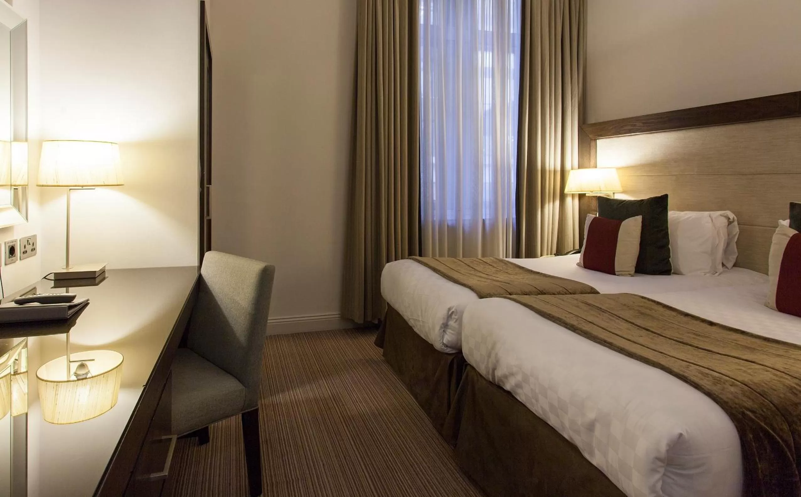 Photo of the whole room, Bed in Thistle London Holborn