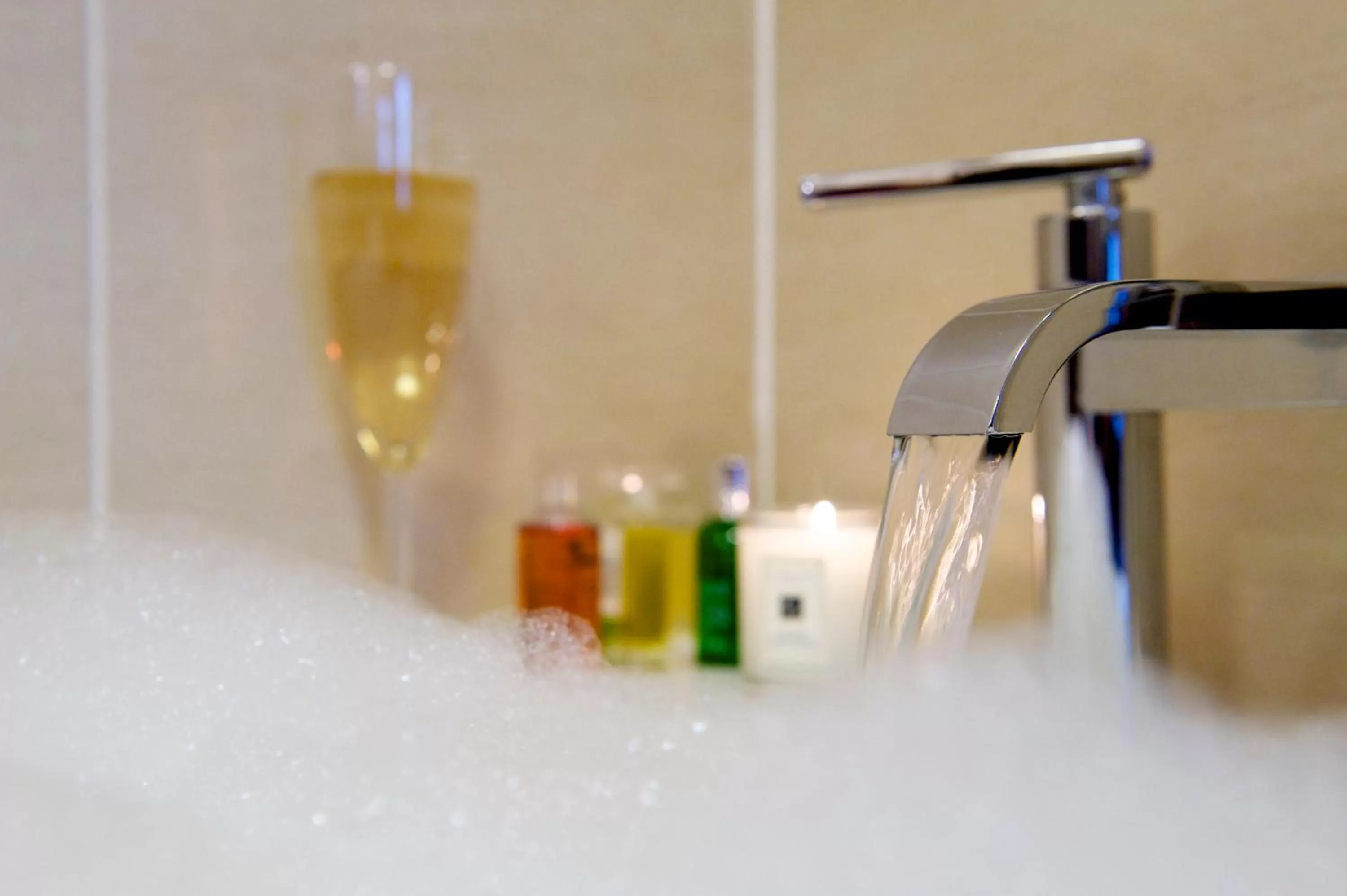 Bathroom in The Knight Residence by Mansley