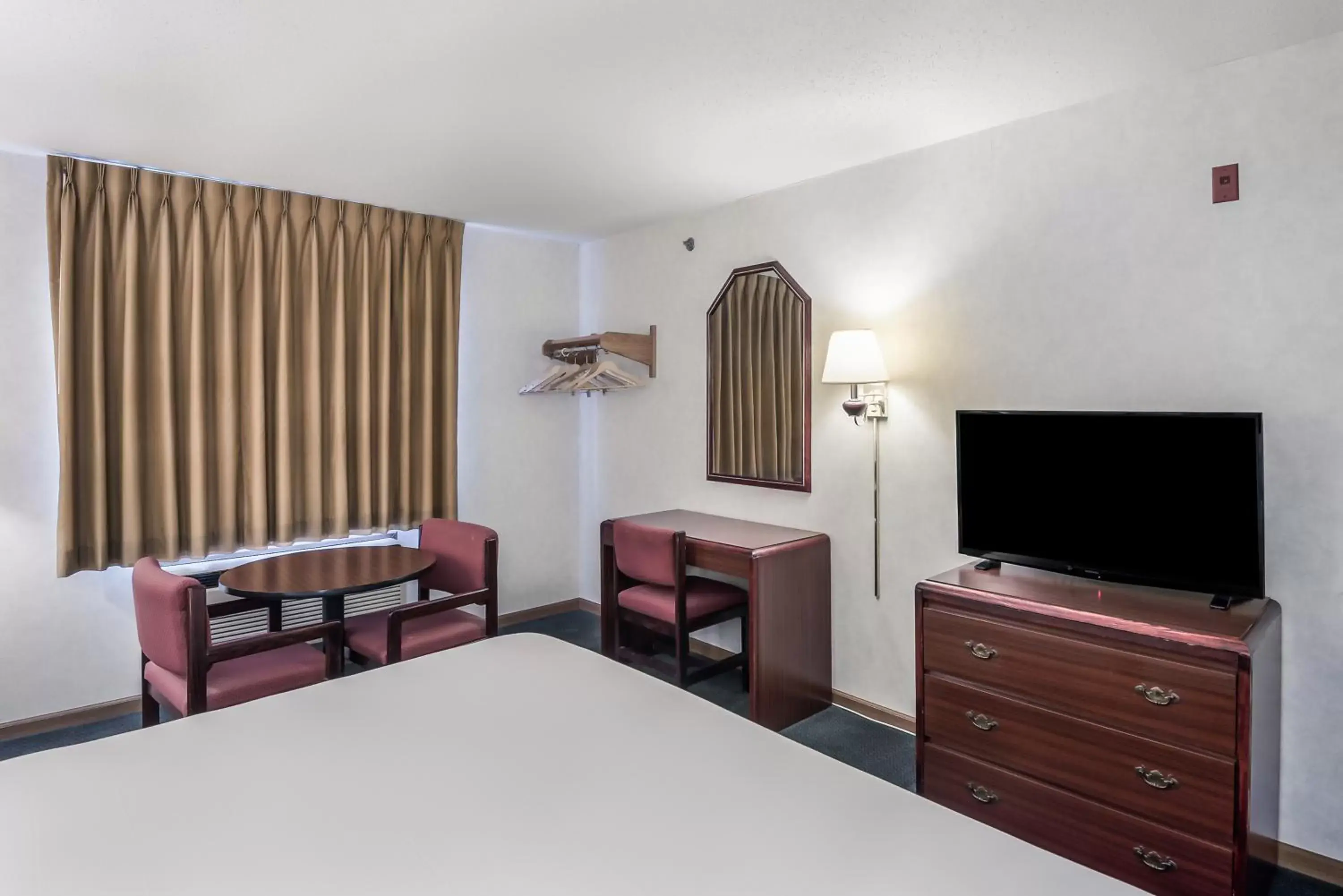 Standard King Room in Americas Best Value Inn-Wenona Standard King Room in Americas Best Value Inn-Wenona
