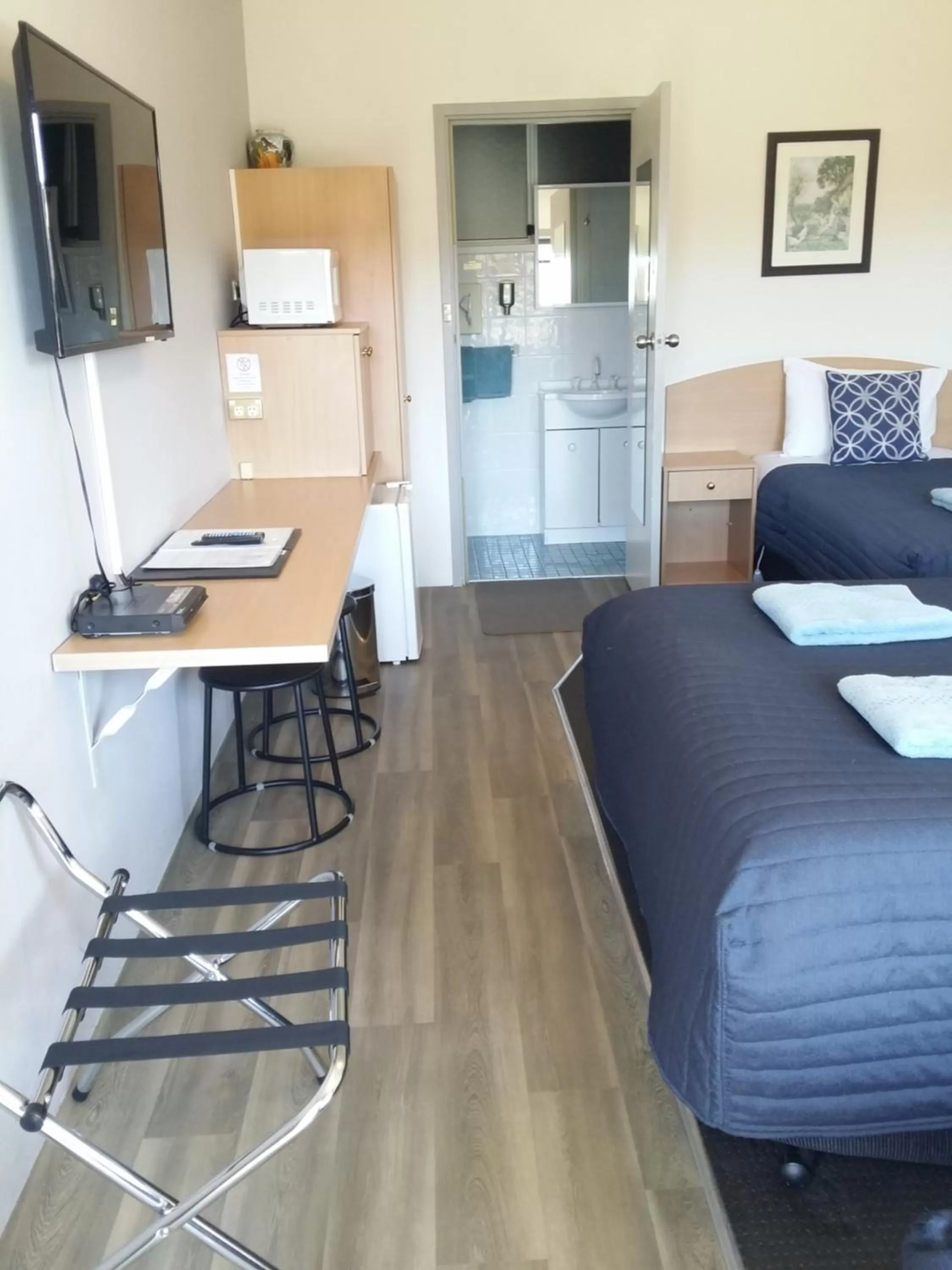 Photo of the whole room in White Manor Motel