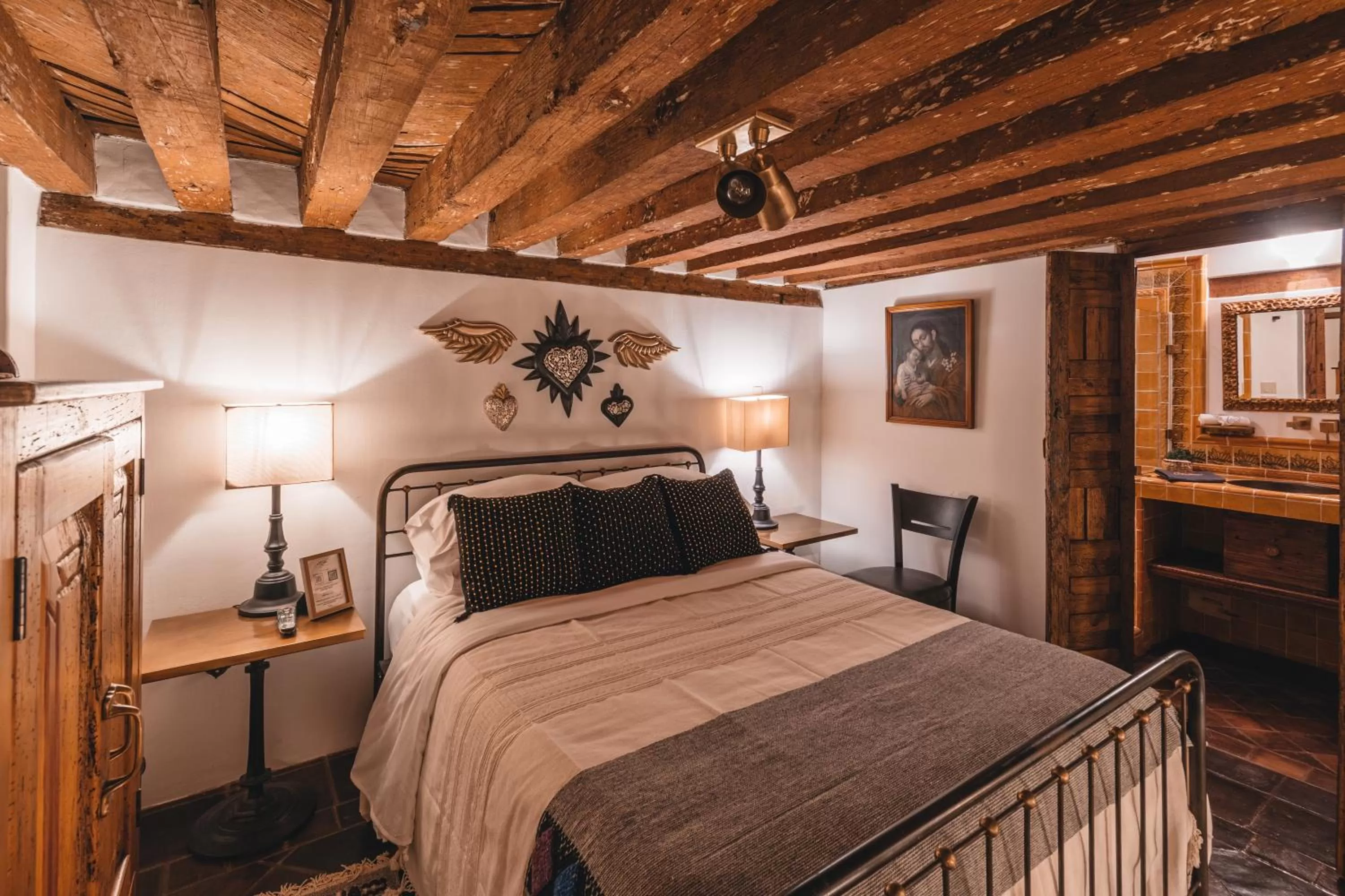 Photo of the whole room, Bed in El Edén Hotel Boutique
