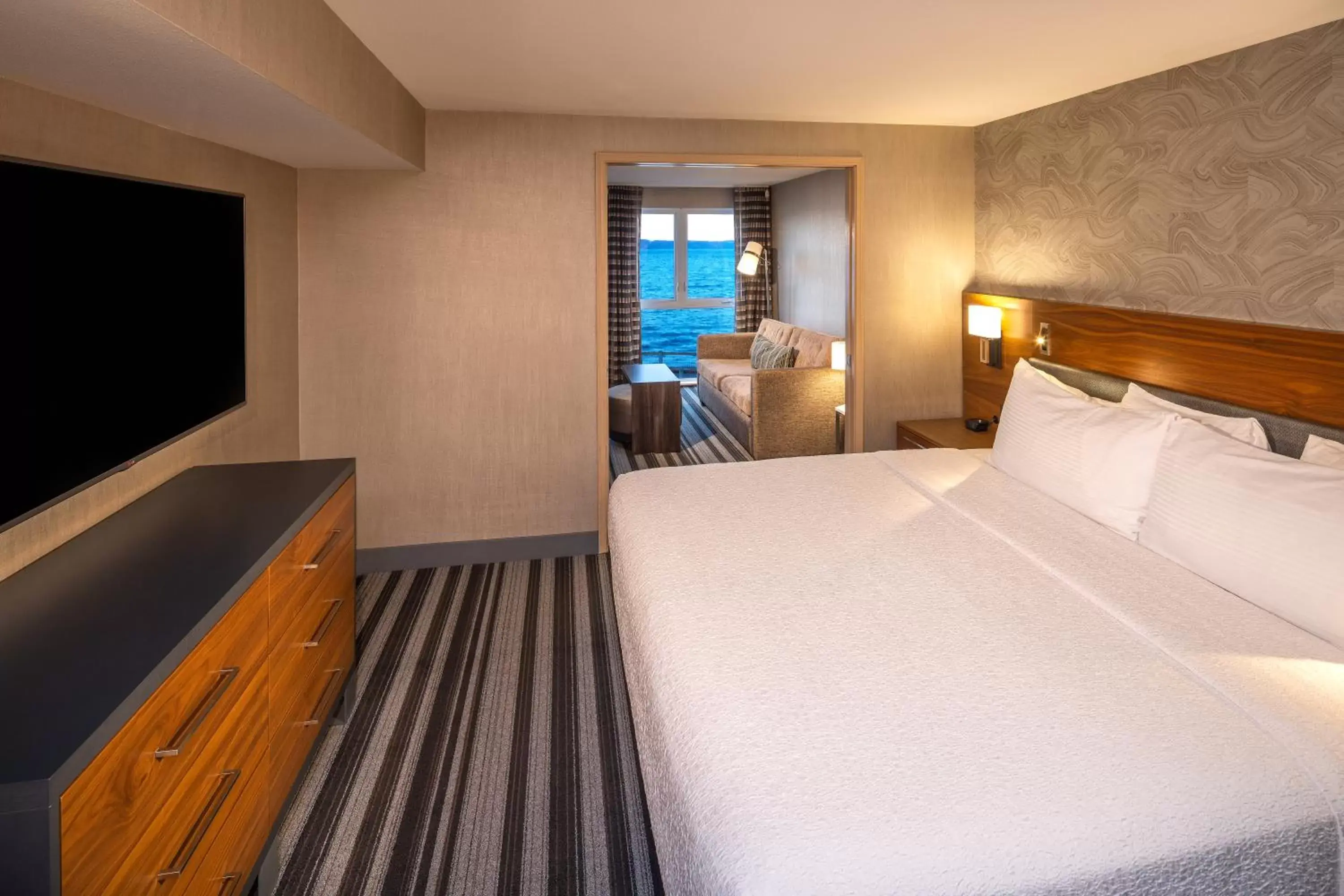 Premier King Suite with Water View in Silver Cloud Hotel Tacoma Waterfront Premier King Suite with Water View in Silver Cloud Hotel Tacoma Waterfront