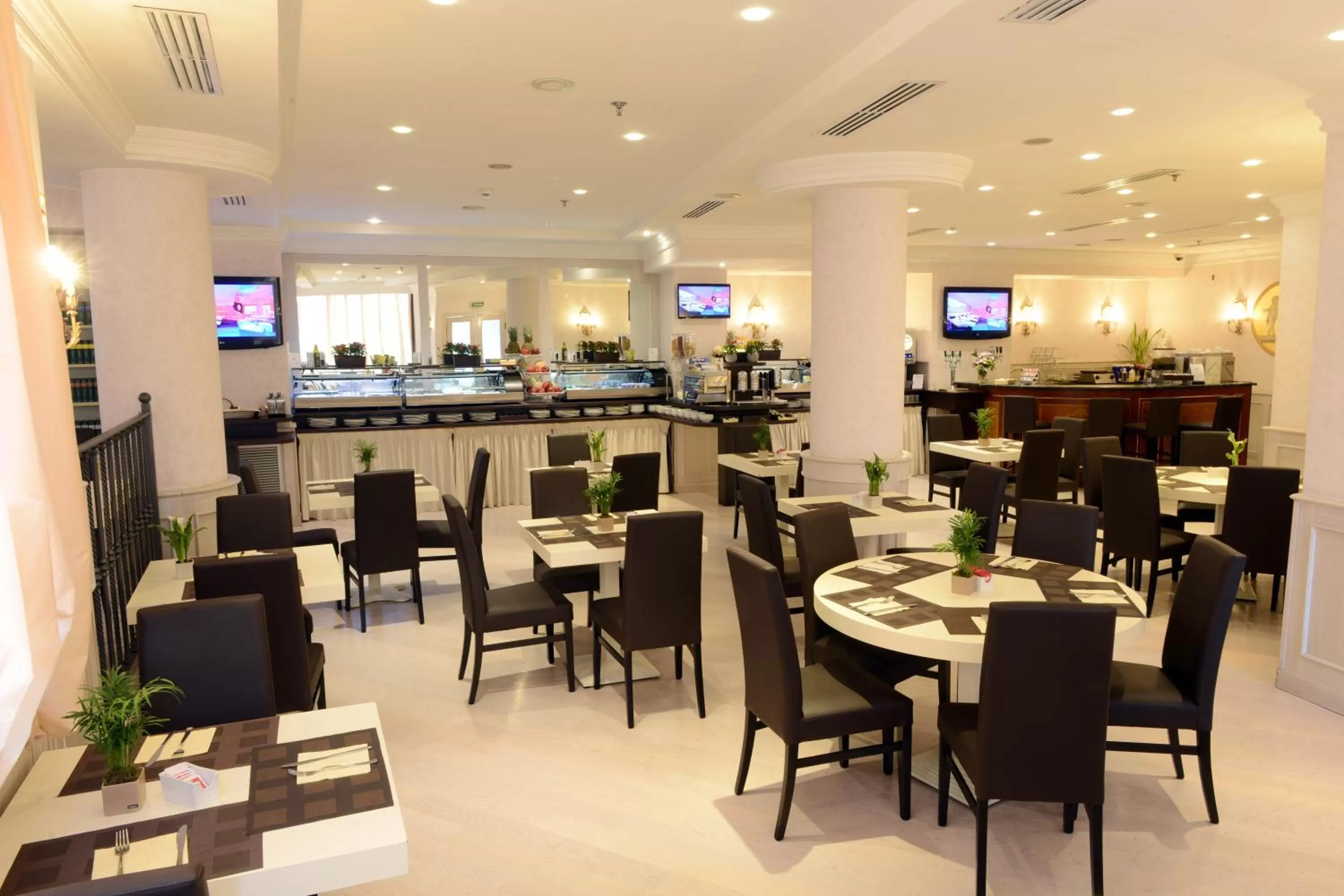 Buffet breakfast in Trilussa Palace Hotel Congress & Spa