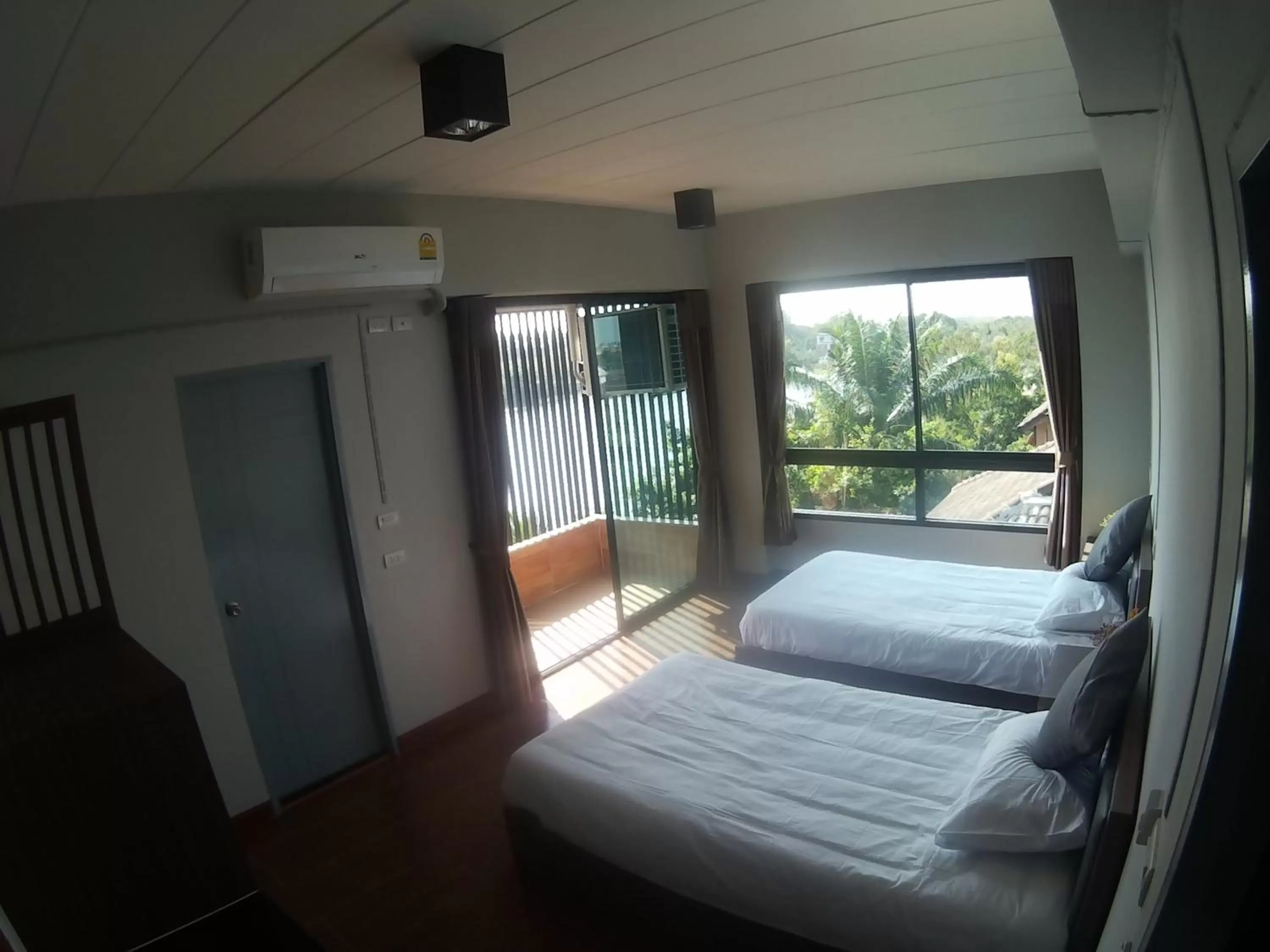 Bed in Na Siri Lake View