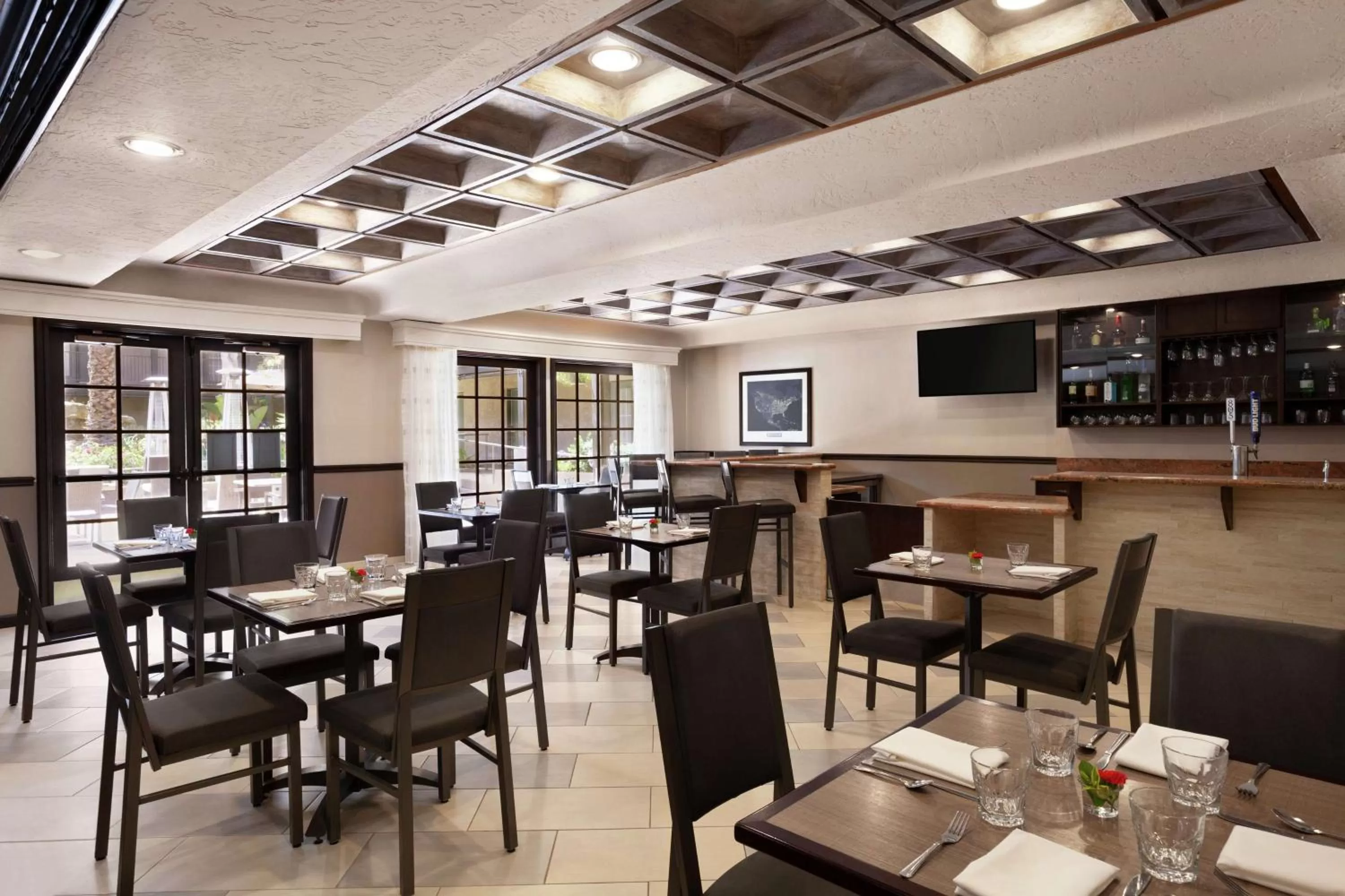 Restaurant/places to eat in Embassy Suites by Hilton Lompoc Central Coast