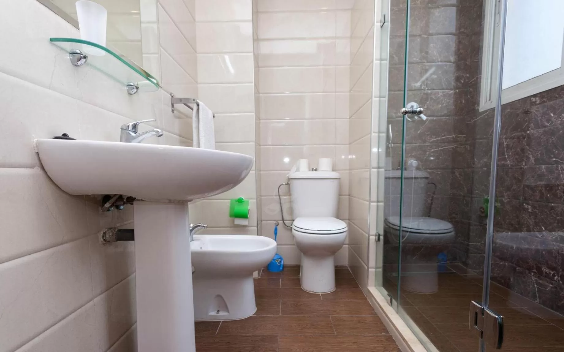Shower, Bathroom in Hôtel Astrid