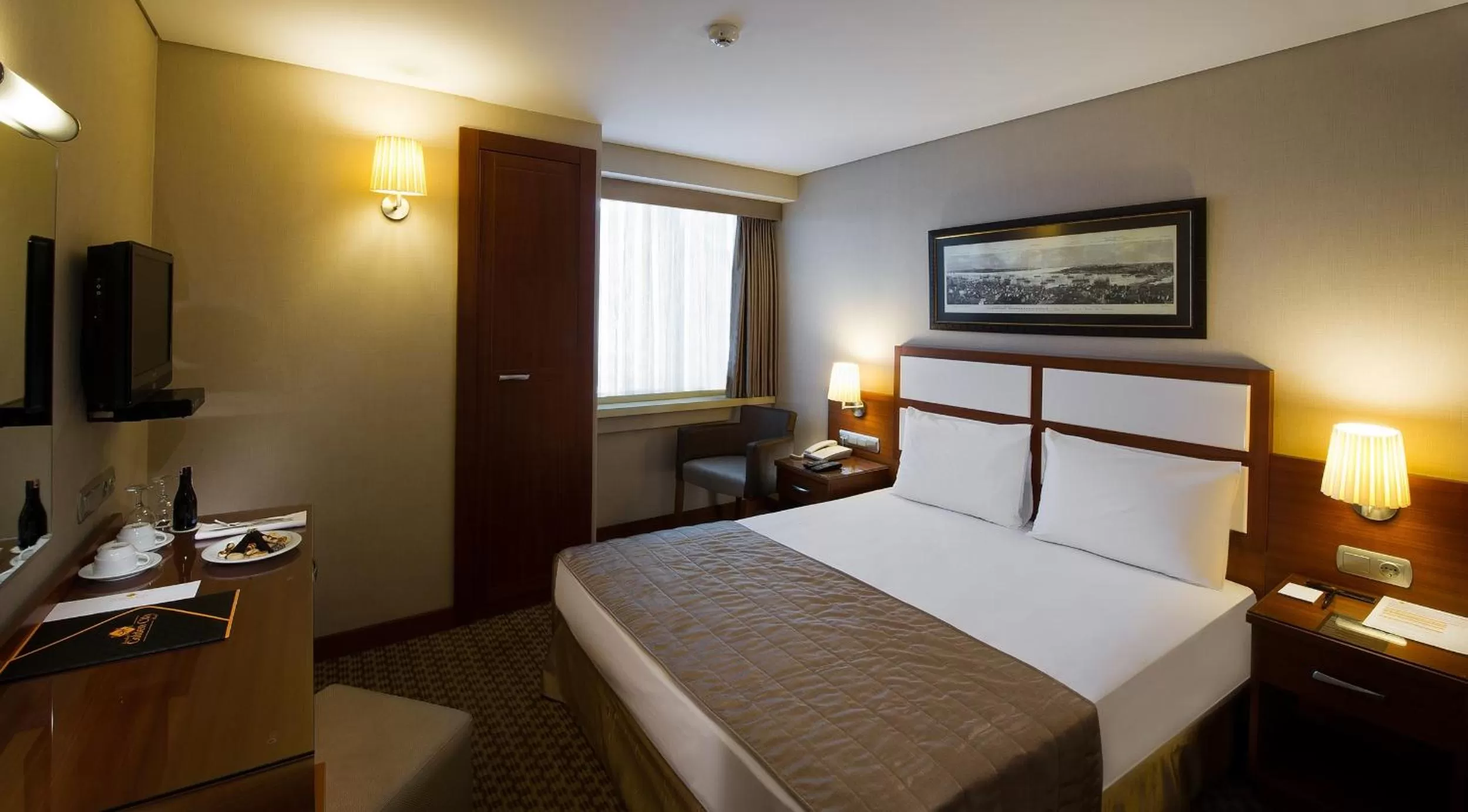 Photo of the whole room, Bed in Istanbul Golden City Hotel