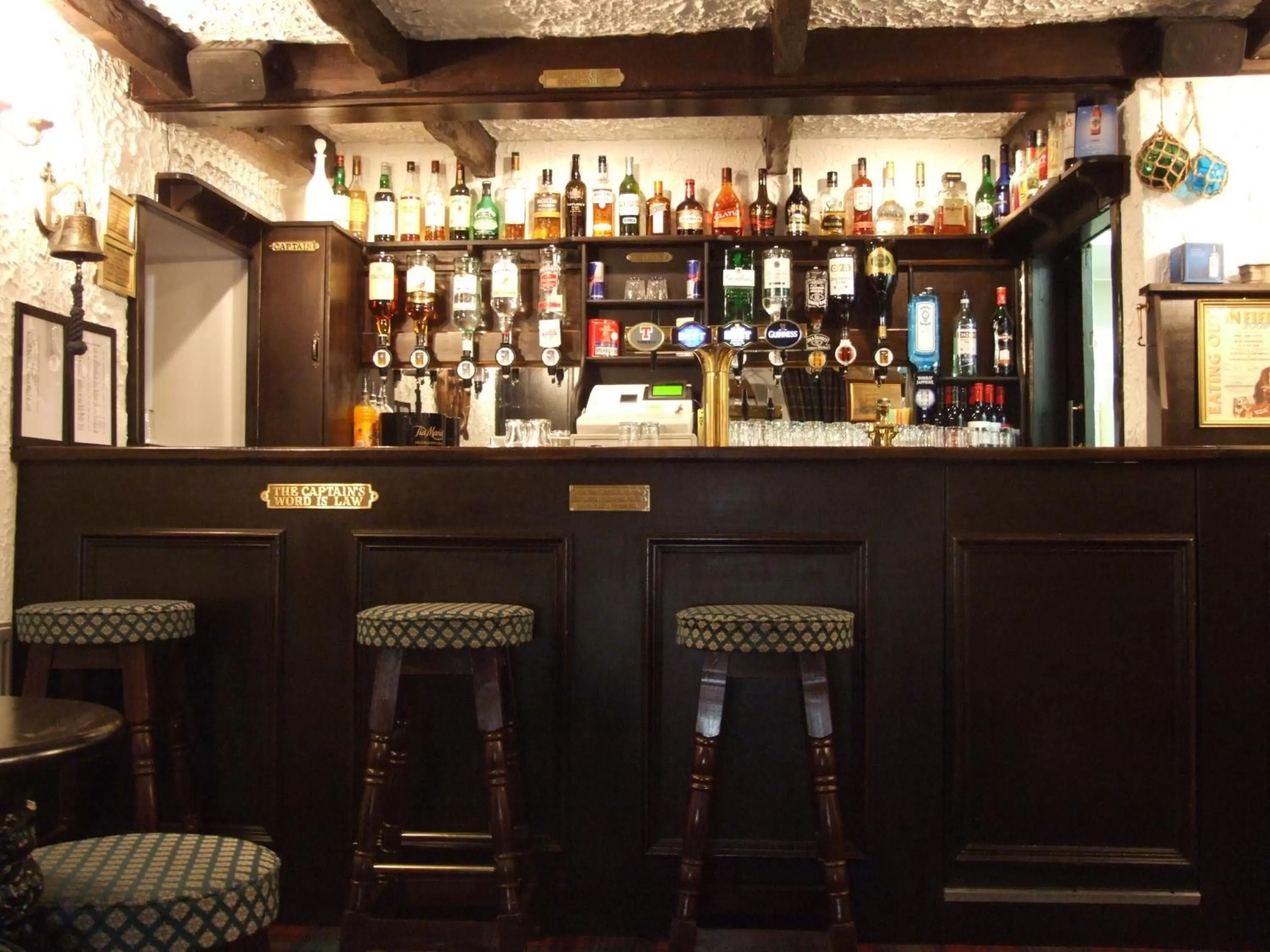 Lounge or bar in The Upper Largo Hotel & Restaurant