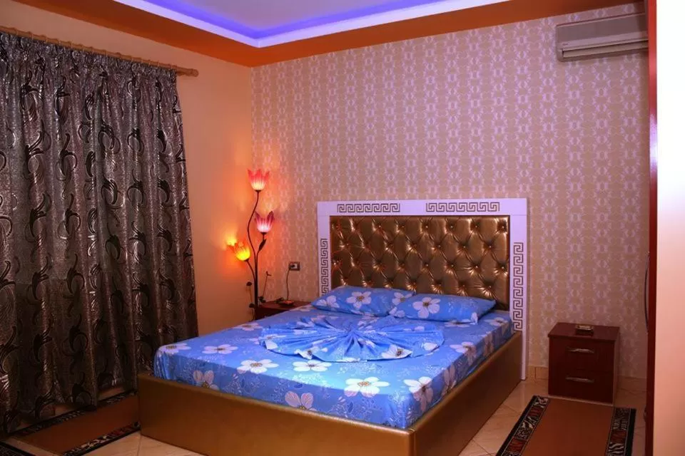 Bed in Hotel Buza